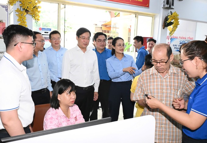 Lãnh đạo TPHCM thăm thanh niên tình nguyện “Mùa hè số”