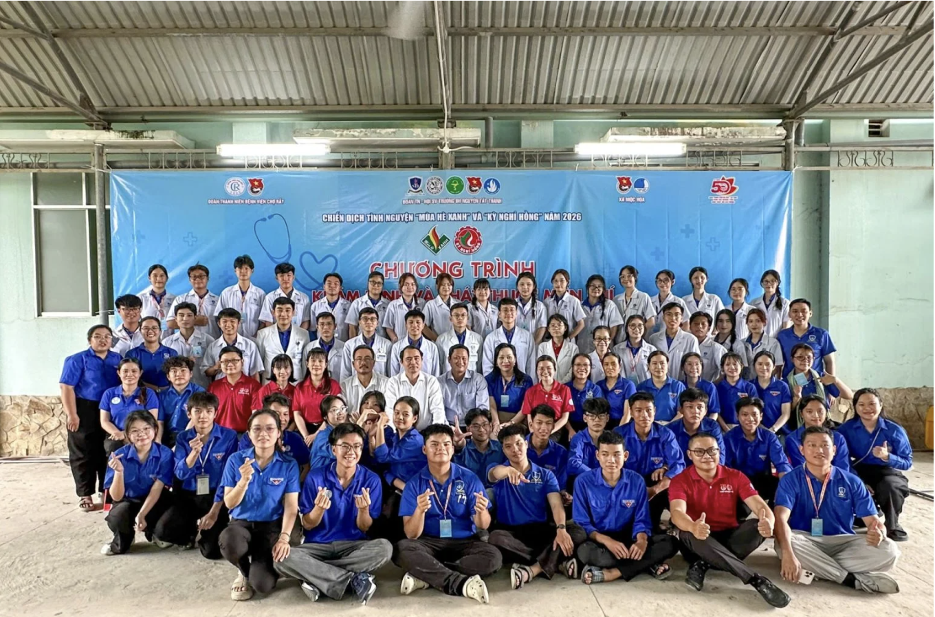 Sinh viên Trường ĐH Nguyễn Tất Thành mang chuyên môn đến với cộng đồng qua chương trình “Blouse trắng vì cộng đồng”