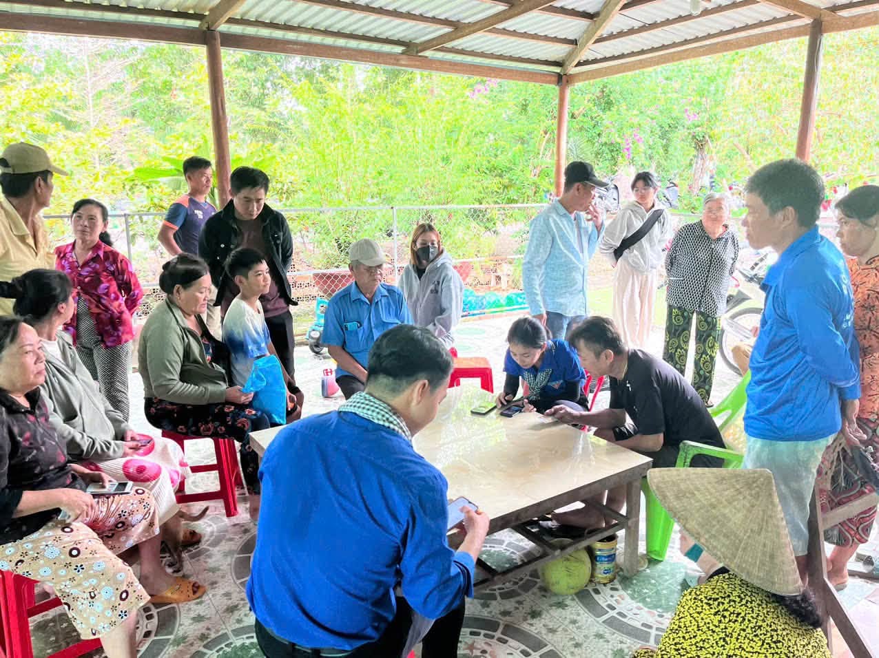Tuổi trẻ Cao đẳng Kiên Giang tăng tốc với các phần việc chuyển đổi số và an sinh xã hội tại xã Tây Yên