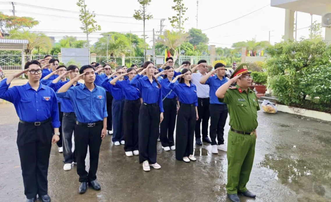 Liên chi hội sinh viên Bạc Liêu – Trường Đại học Nam Cần Thơ rực rỡ sắc áo xanh tình nguyện trên quê hương