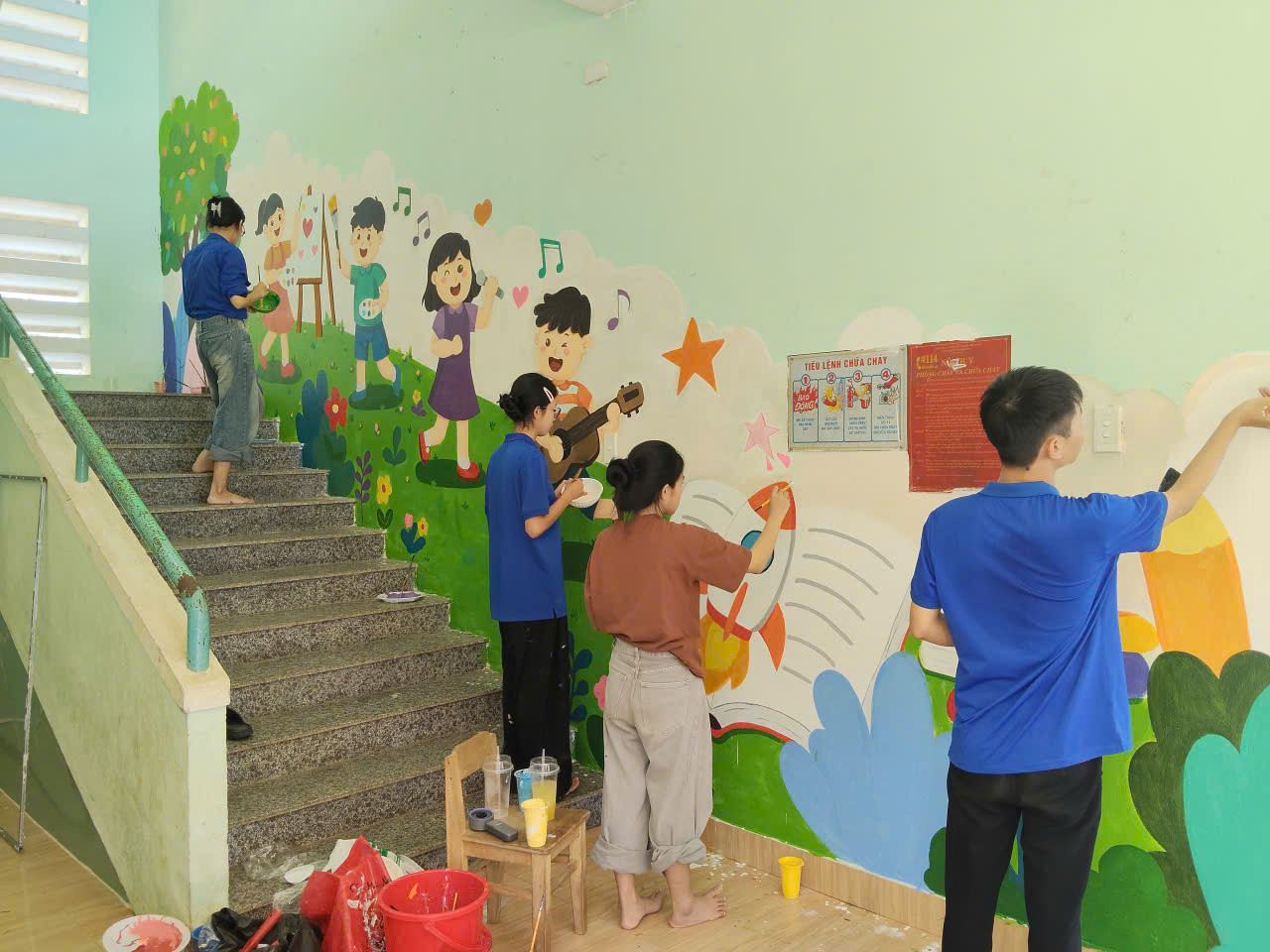 Sinh viên tình nguyện cùng mùa hè xanh