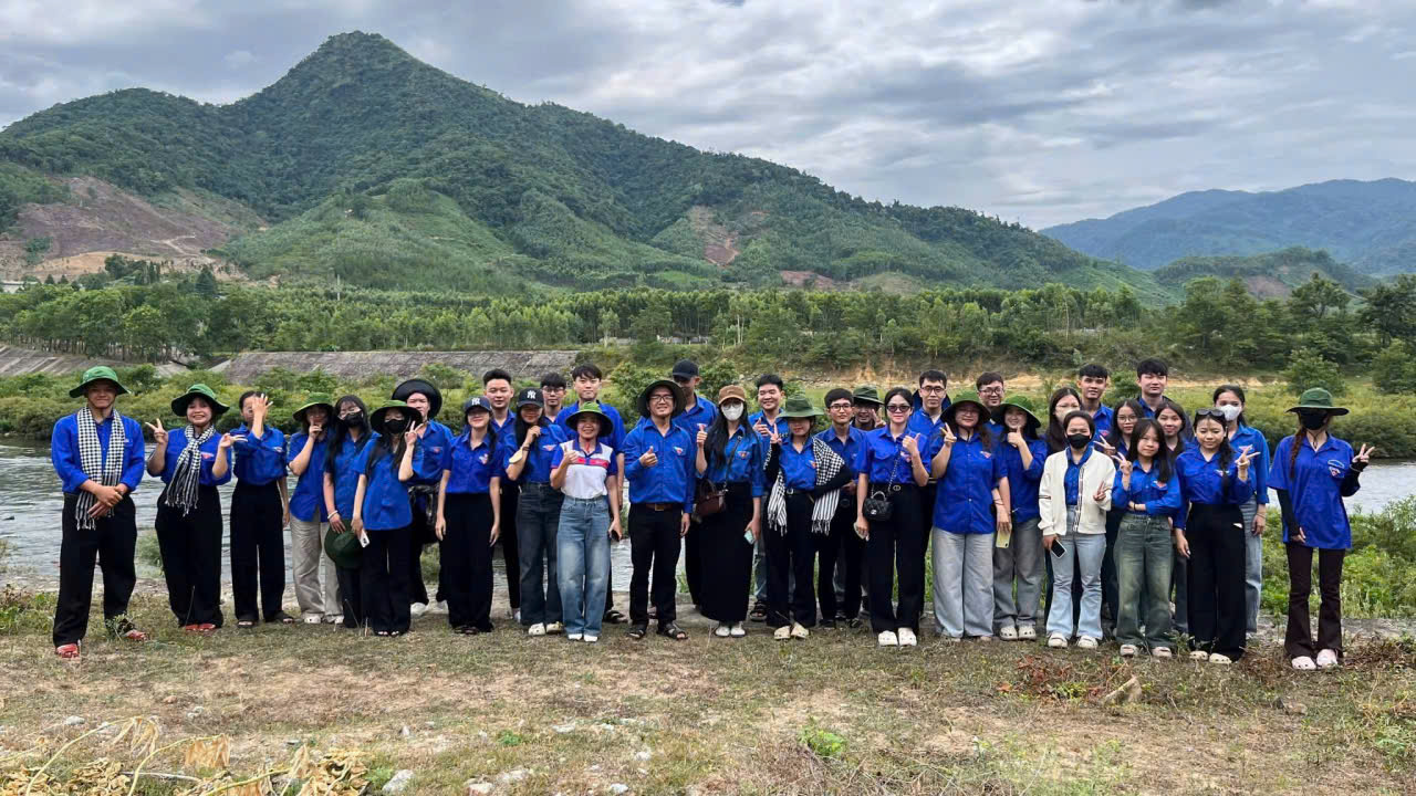 Chiến dịch tình nguyện mùa hè xanh năm 2026 LCĐ K.KHTN và LCĐ K.LLCT-Luật và QLNN QNU
