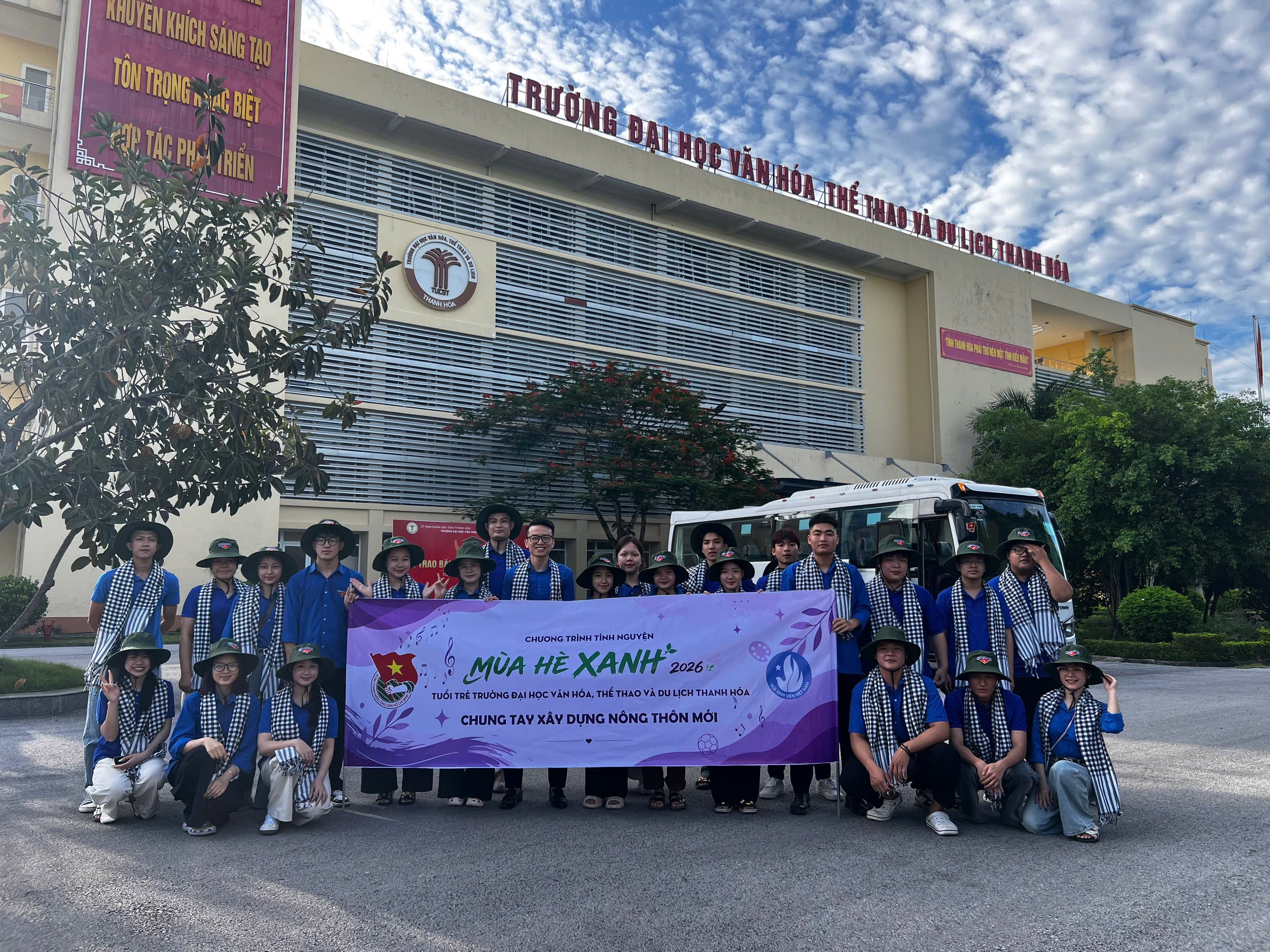 Đội hình tình nguyện Mùa hè xanh Trường Đại học Văn hoá, Thể thao và Du lịch Thanh Hoá
