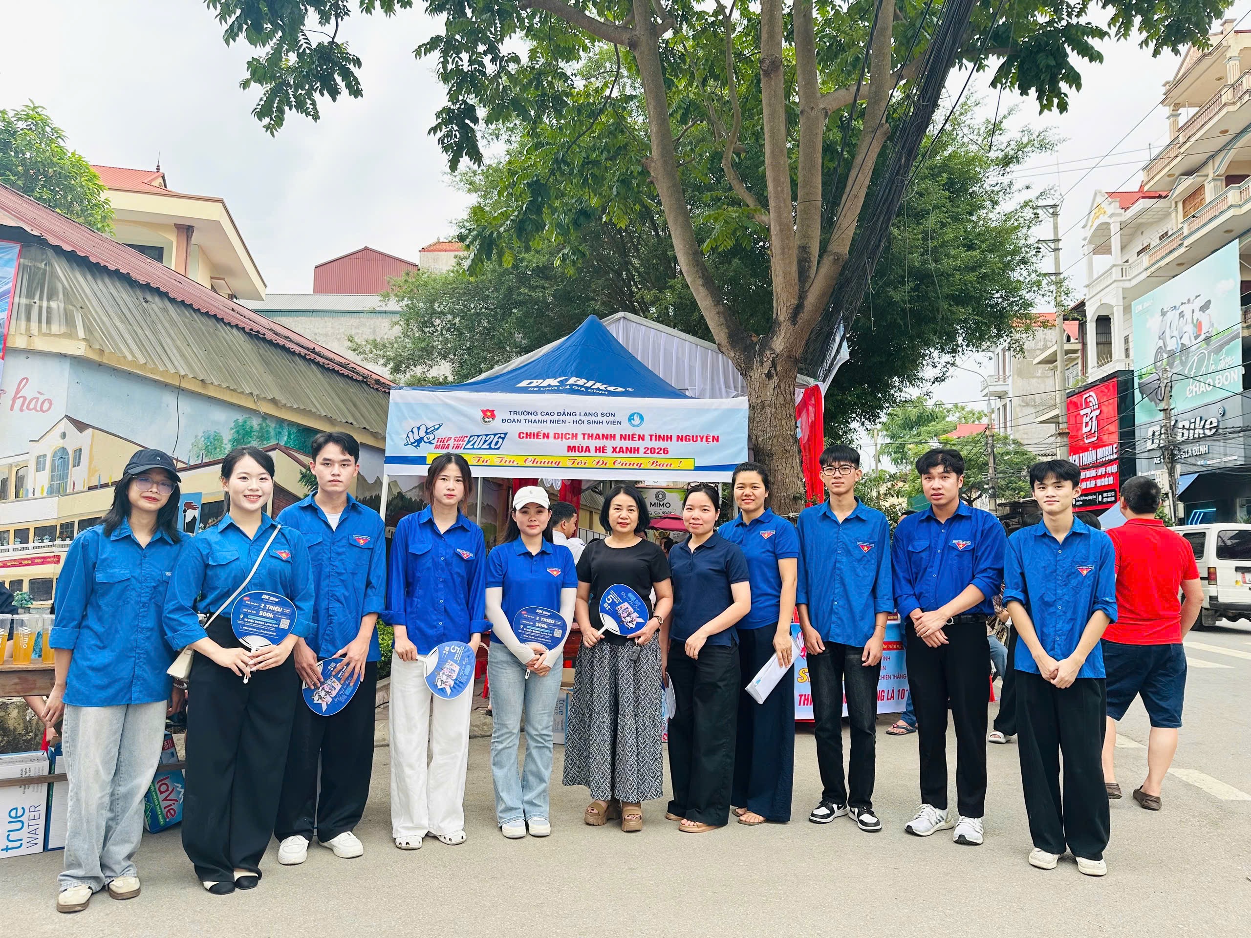 Đội sinh viên tình nguyện Mùa hè xanh Tiếp sức mùa thi