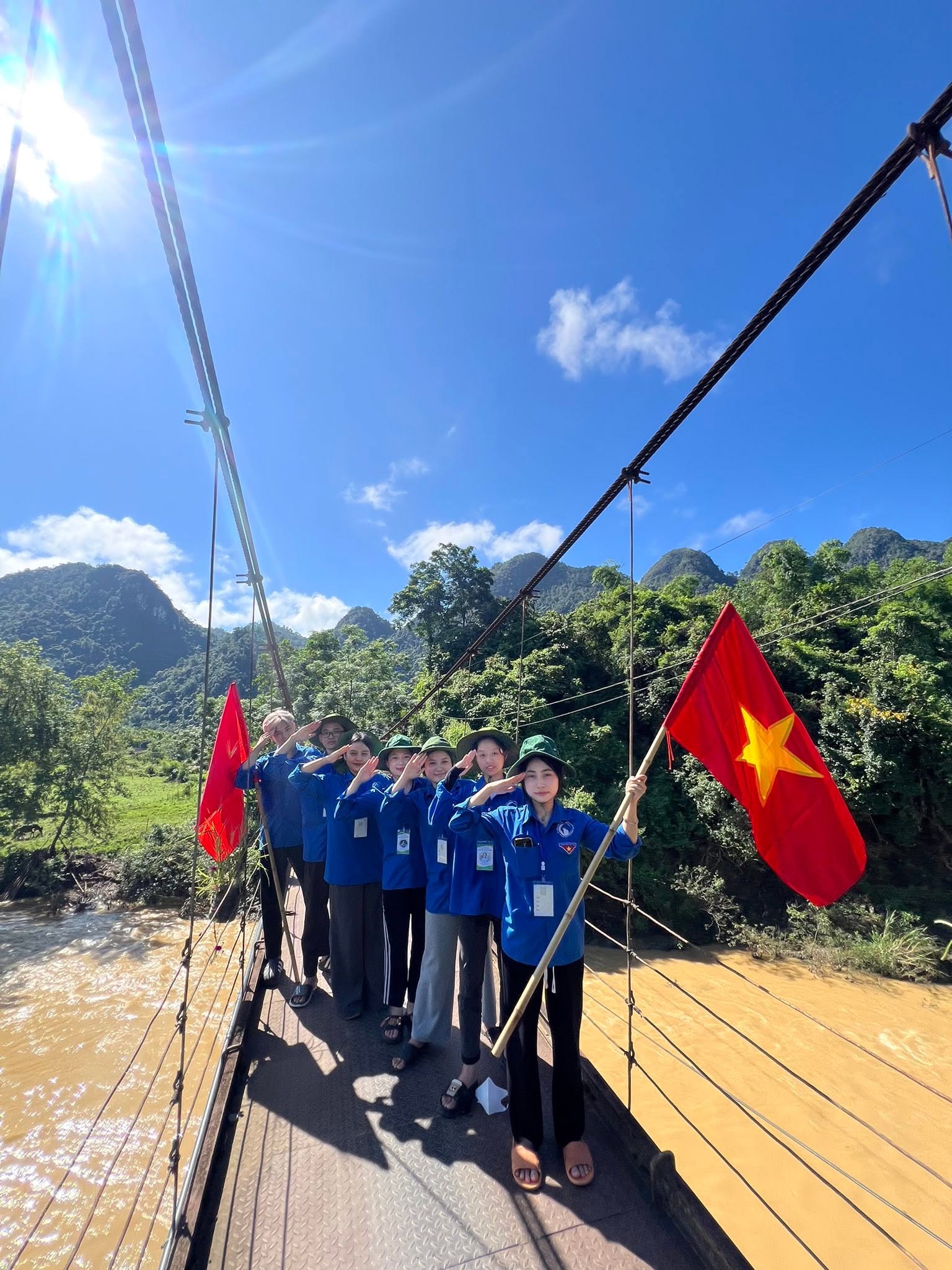 Đội Sinh viên tình nguyện Khoa Kinh Tế - QTKD, trường Đại học Phương Đông