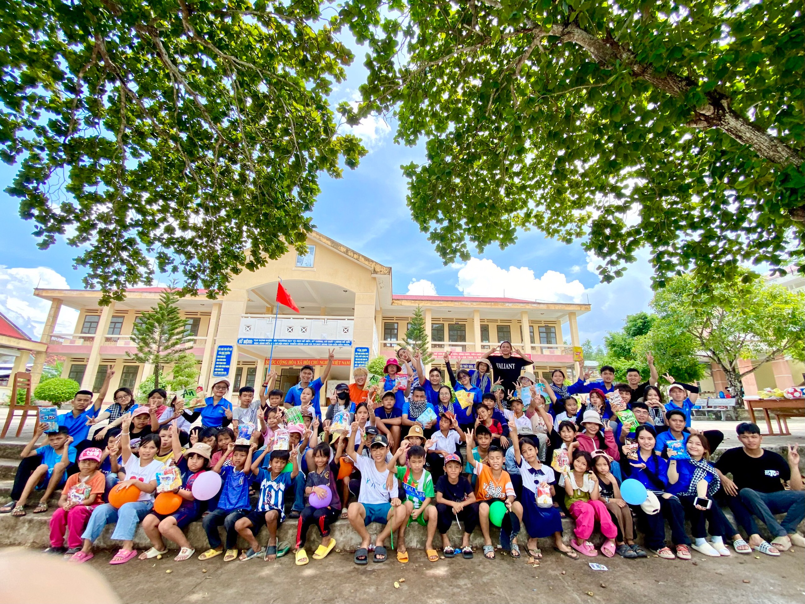 LCĐ - LCH Khoa Tài chính - Ngân hàng và Quản trị kinh doanh