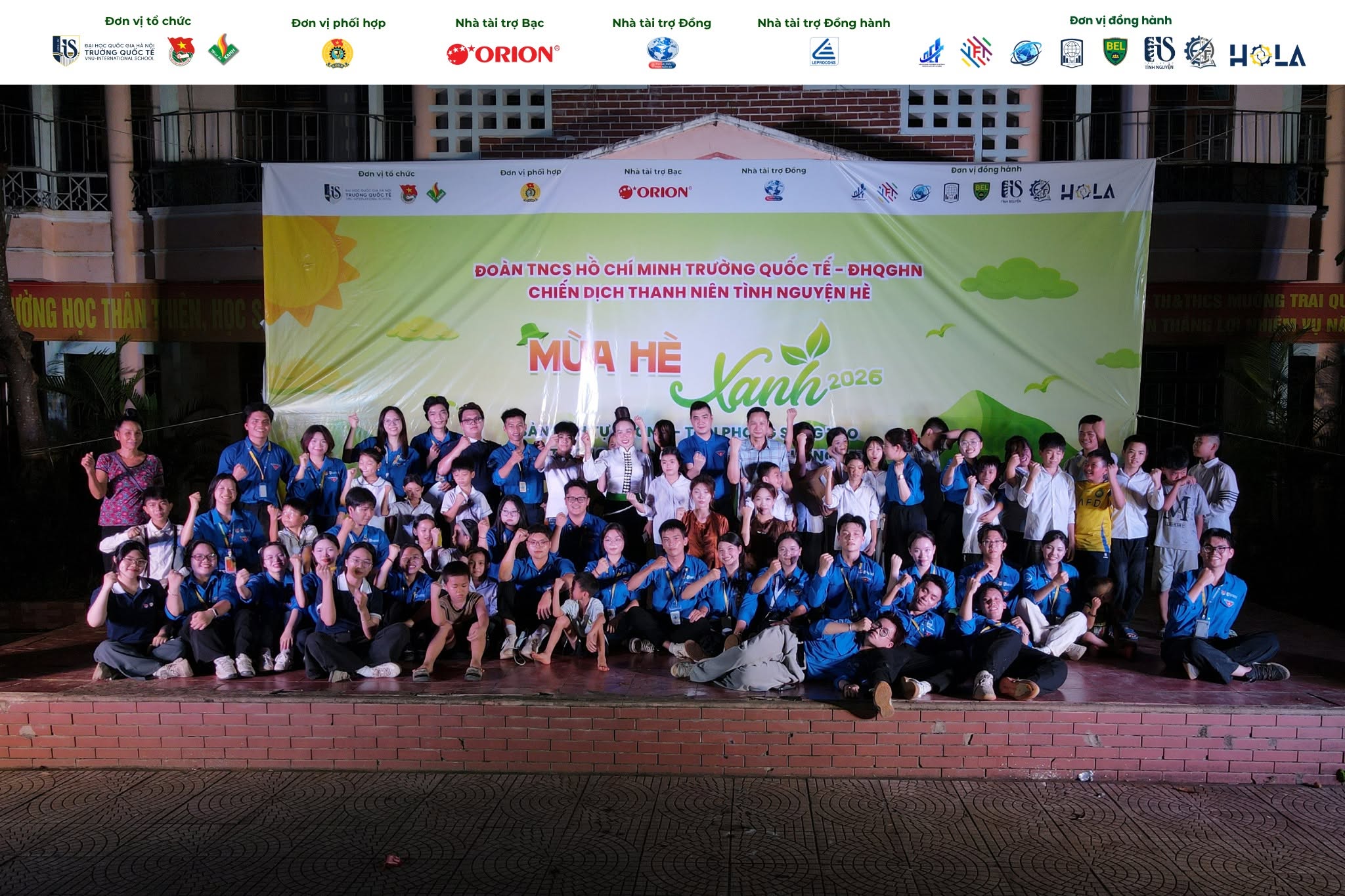 Đội hình Sinh viên Tình nguyện Trường Quốc tế - Đại học Quốc gia Hà Nội