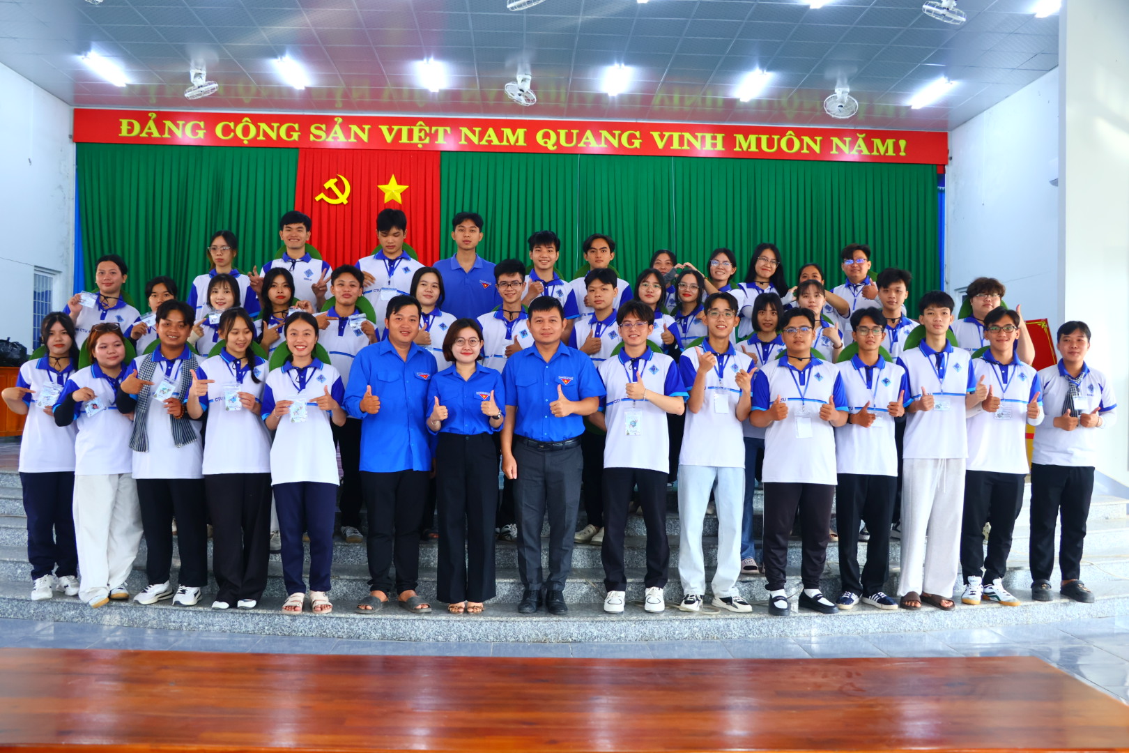 Đội hình Mùa hè xanh Chi hội sinh viên Châu Phú