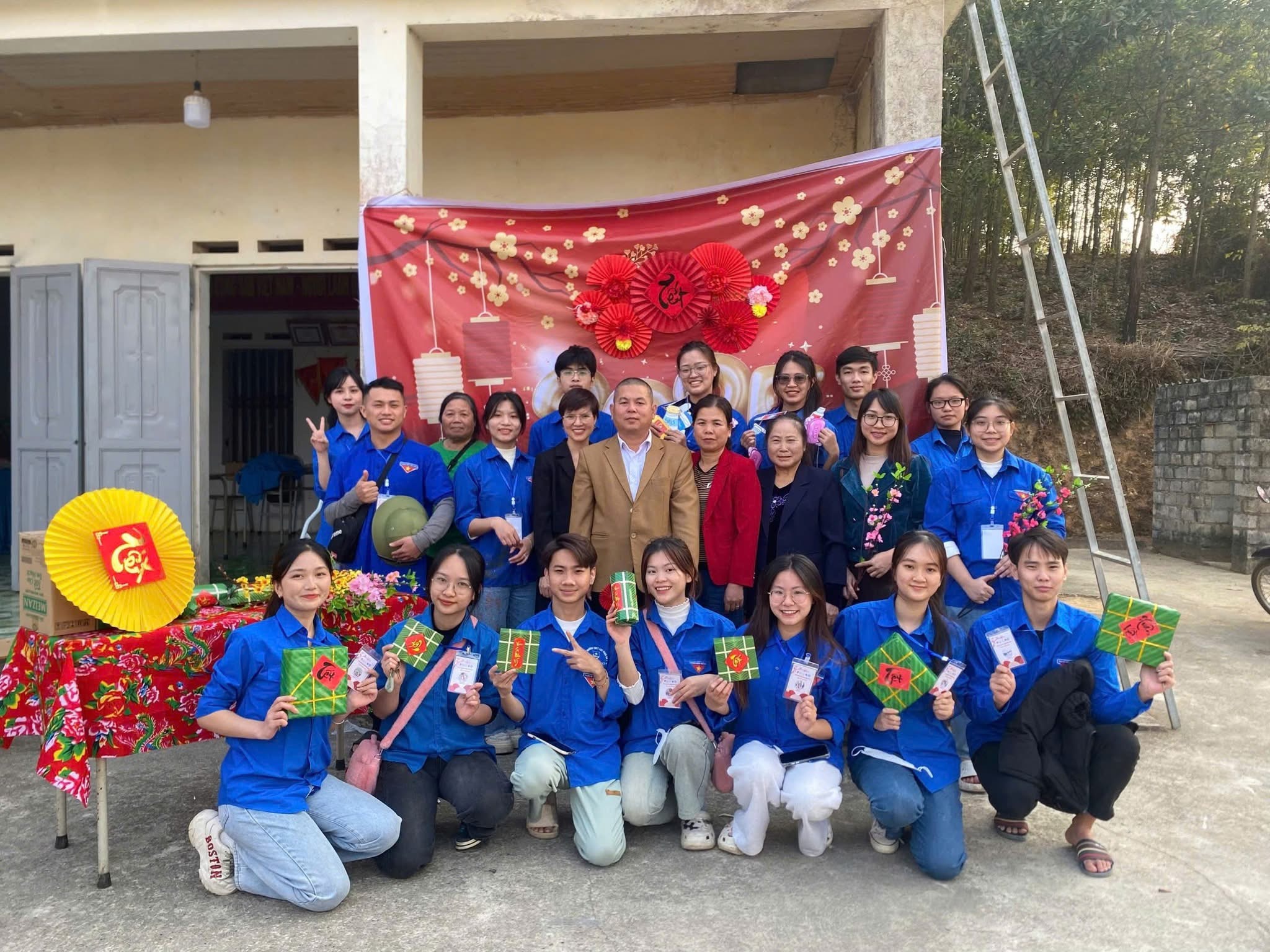 Đội hình Mùa hè xanh khoa Răng-Dược Trường đại học Y Dược Thái Nguyên