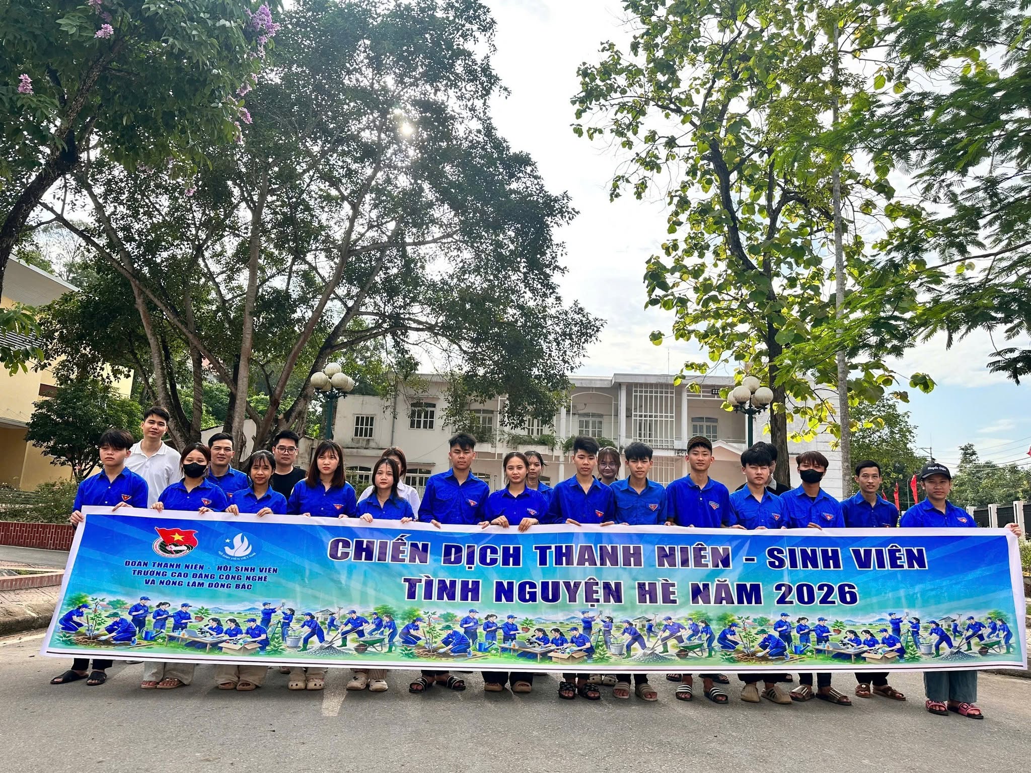 Đội hình mùa hè xanh Trường CĐ Công nghệ và Nông lâm Đông Bắc
