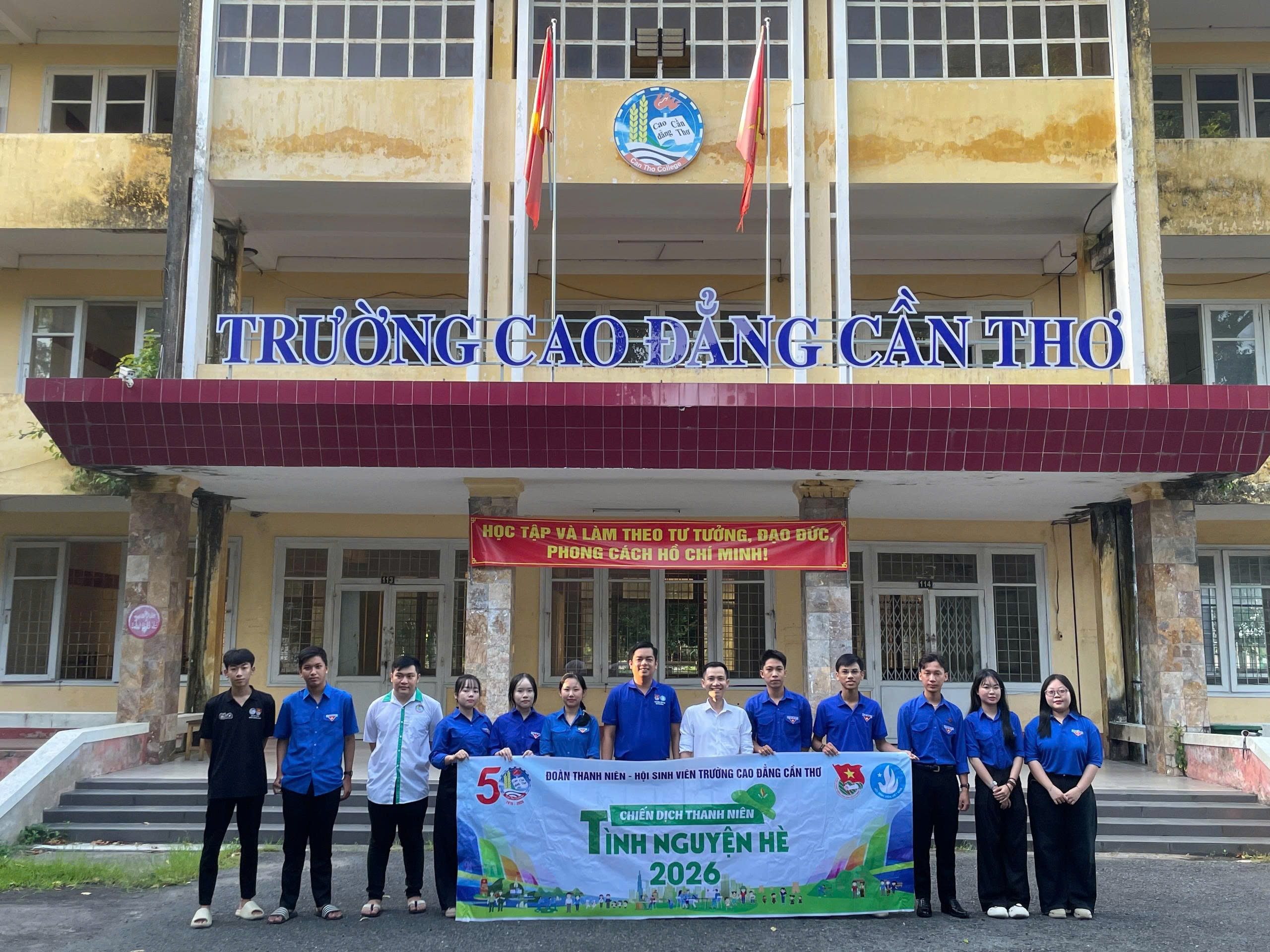 Đội hình Mùa Hè Xanh Đoàn trường Cao đẳng Cần Thơ