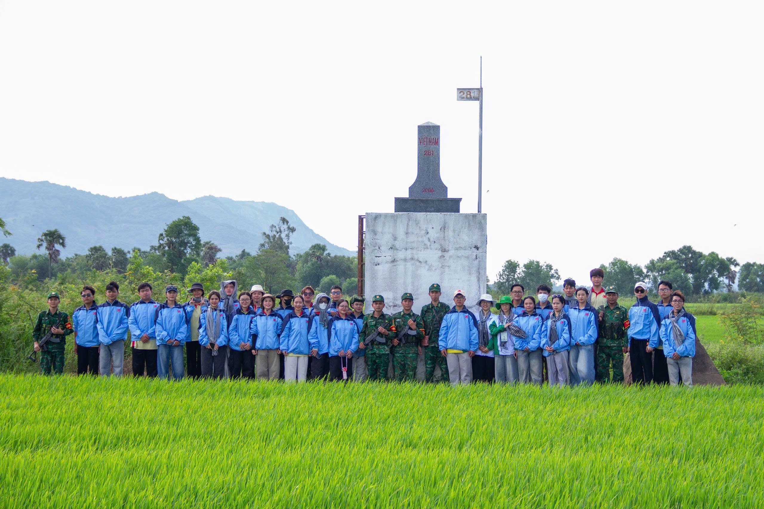 Đội hình Thắp sáng vùng Biên
