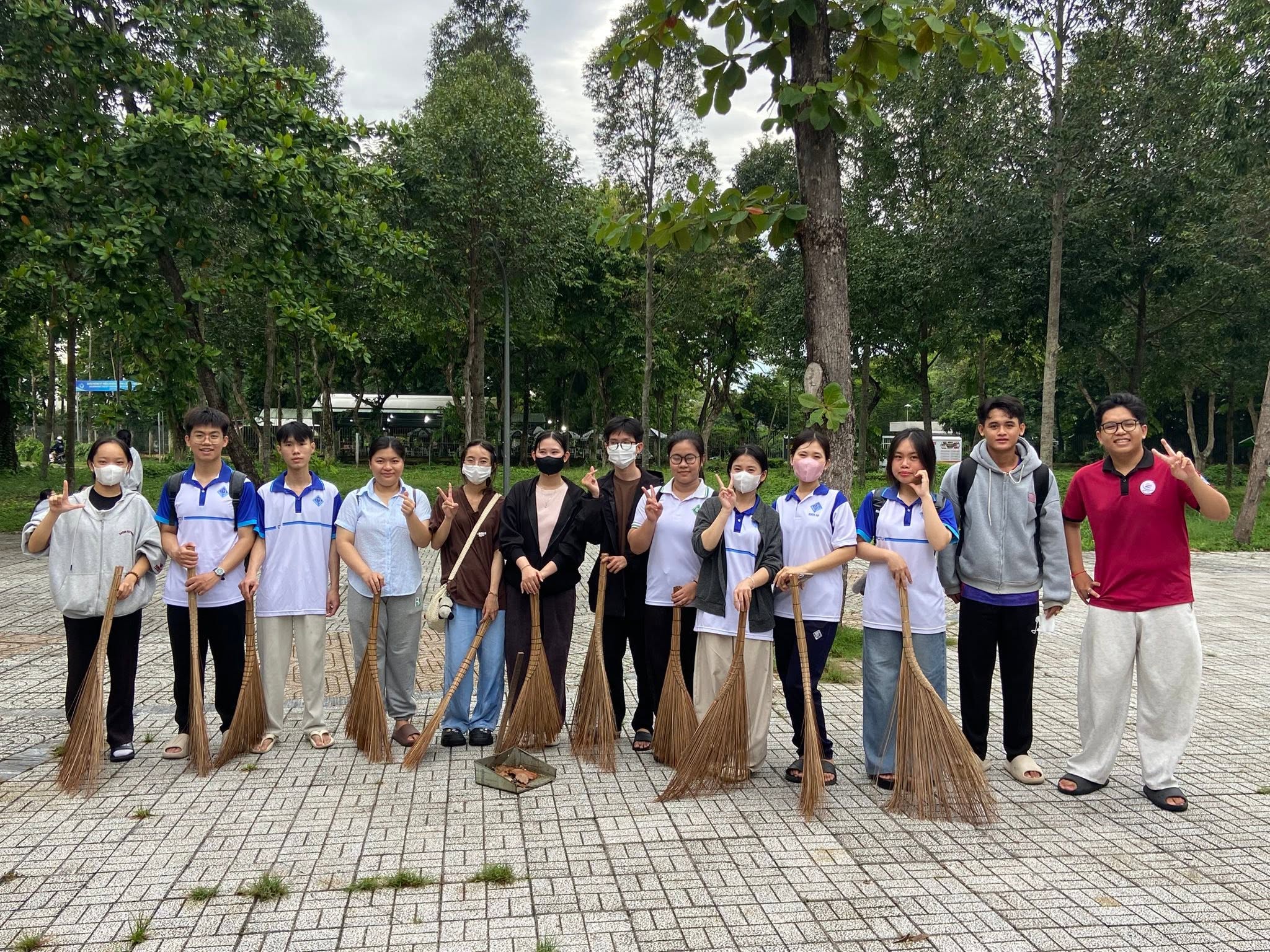 Đội hình Mùa hè xanh Chi hội sinh viên Long Phú - Cù Lao Dung