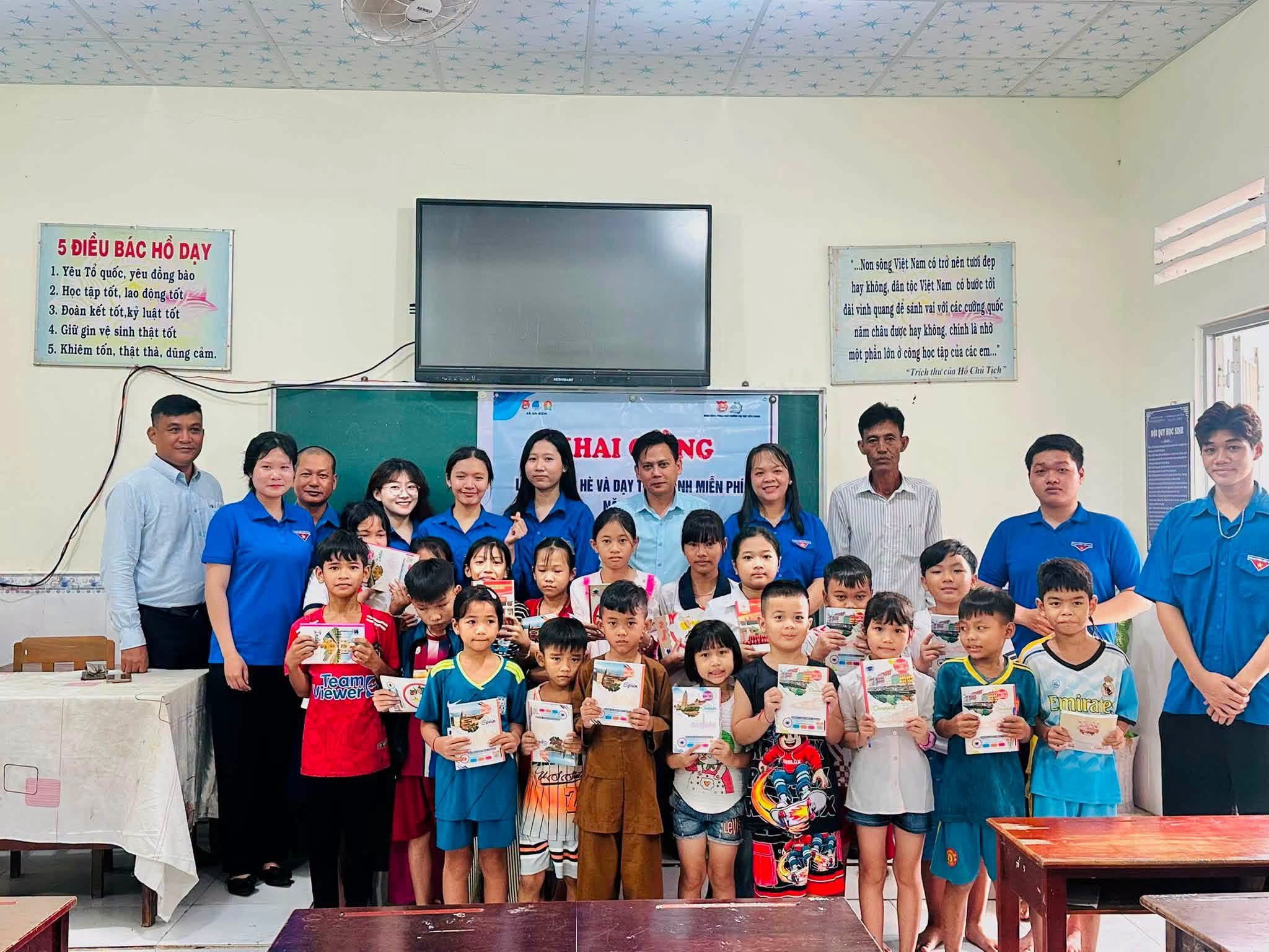 Đội hình giảng dạy Tiếng Anh mùa hè