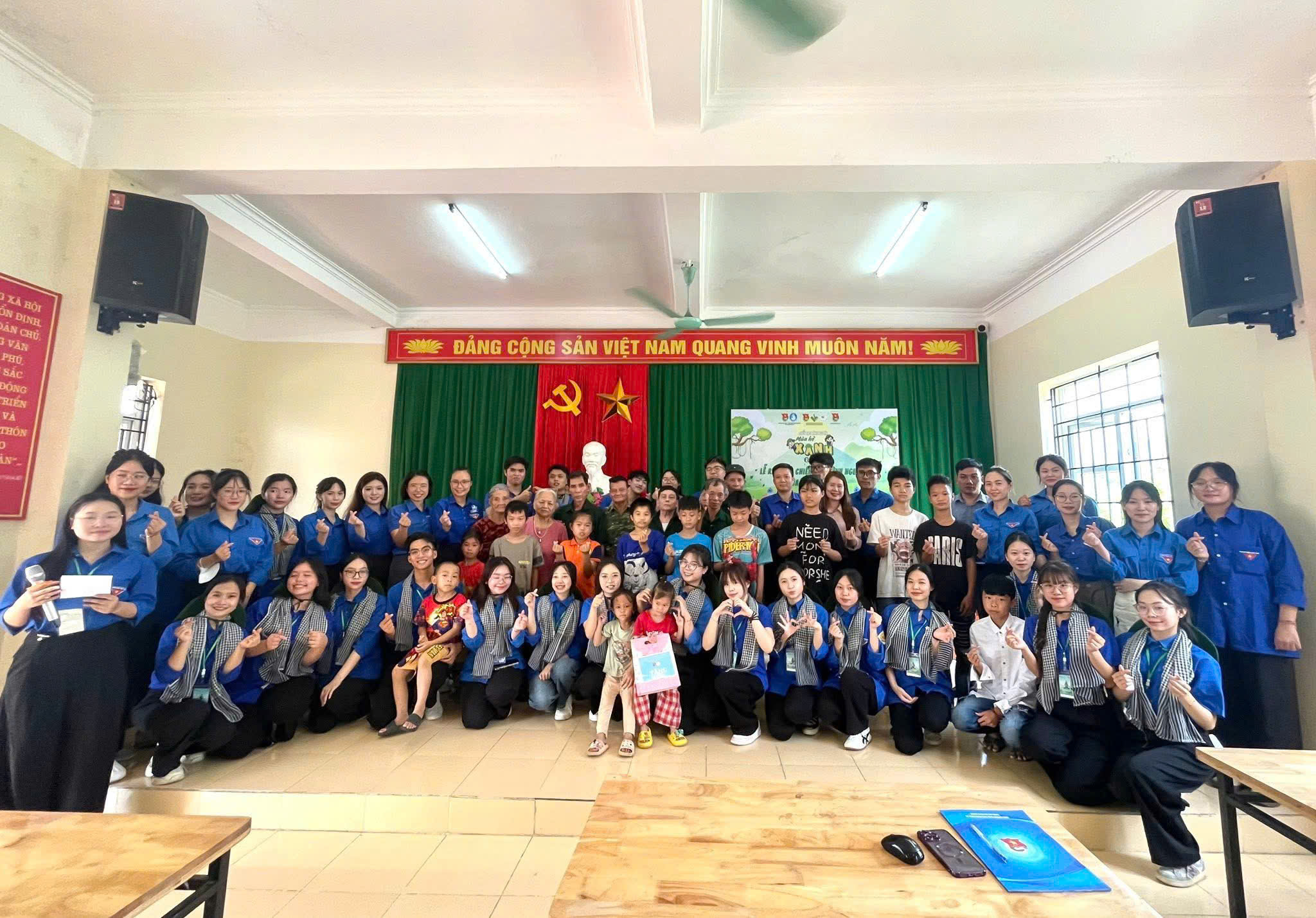 Đội hình Mùa hè xanh CLB Sinh viên tình nguyện Trường Đại học Hạ Long