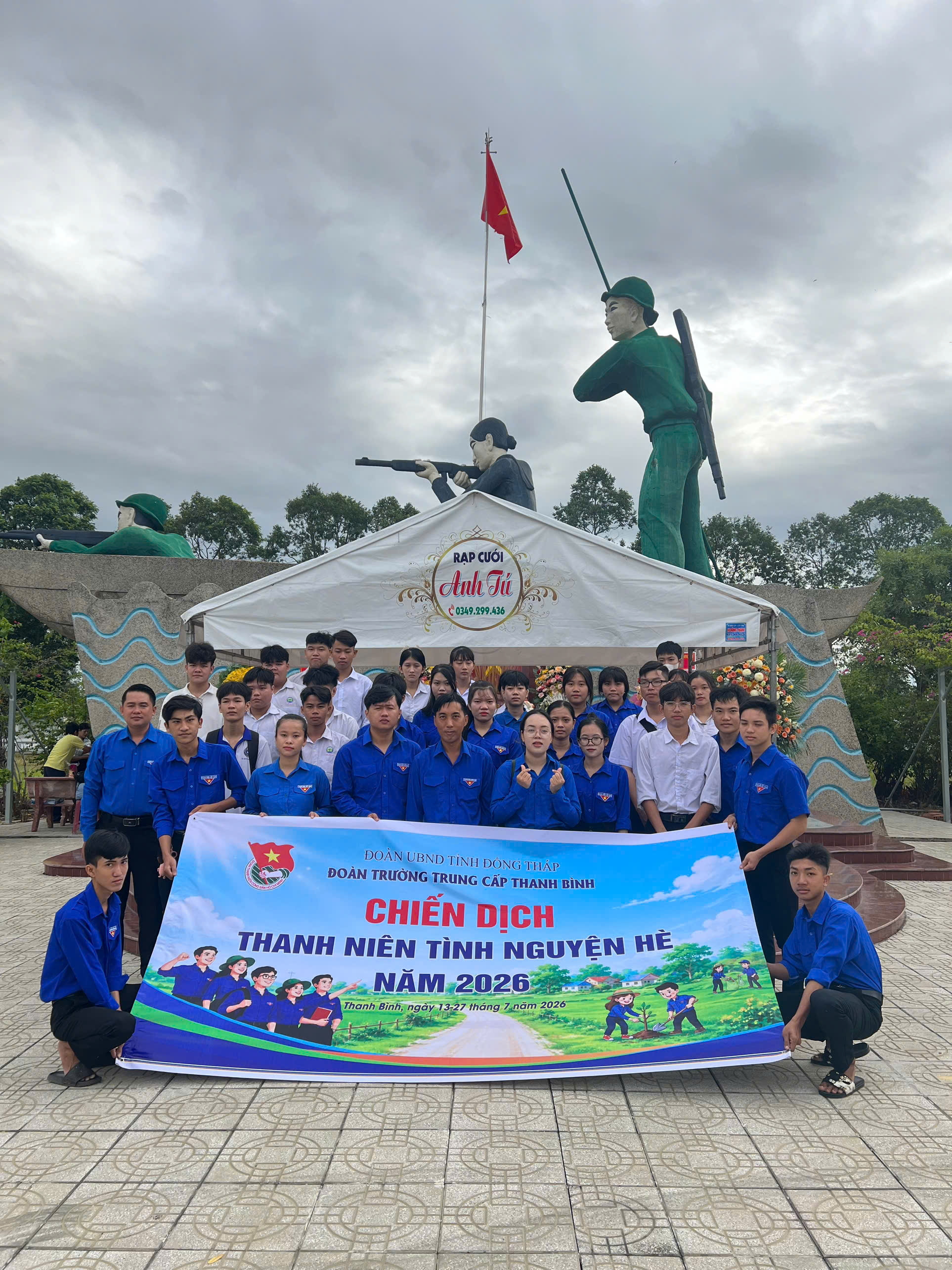 VIẾNG NGHĨA TRANG LIỆT SĨ