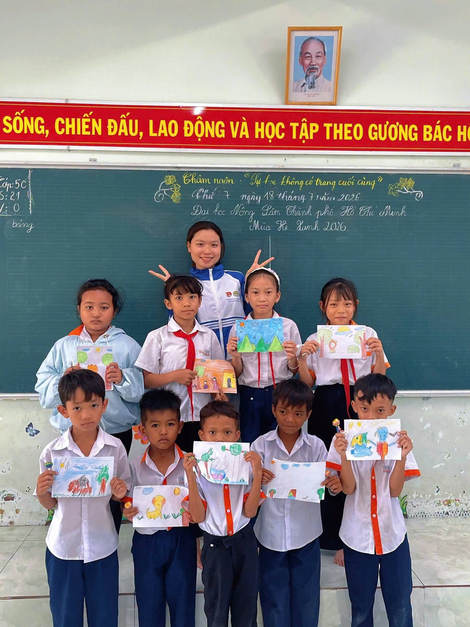 ĐỘI HÌNH THƯỜNG TRỰC TỈNH KHÁNH HÒA THỰC HIỆN GIAO LƯU SINH HOẠT HÈ TẠI TRƯỜNG TIỂU HỌC VÀ THCS PHƯỚC CHIẾN