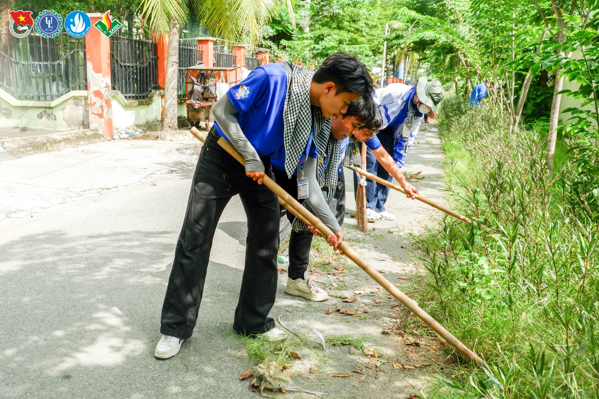 Hoạt động dọn dẹp vệ sinh tuyến đường phường Long Phước, Thành phố Hồ Chí Minh