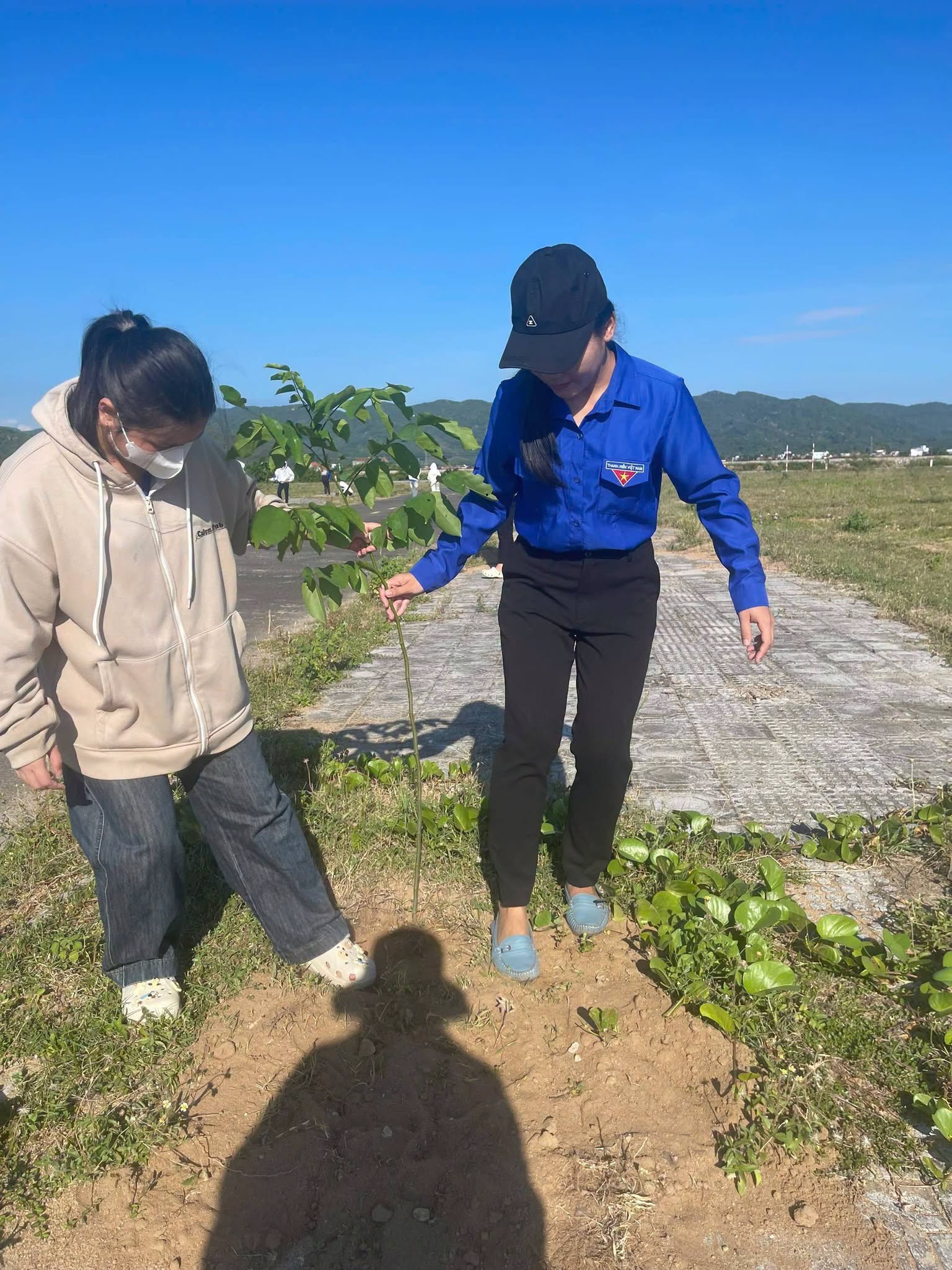 HOÀ XUÂN - THỰC HIỆN CÔNG TRÌNH "TUYẾN ĐƯỜNG CÂY XANH" ( TUYẾN 2)