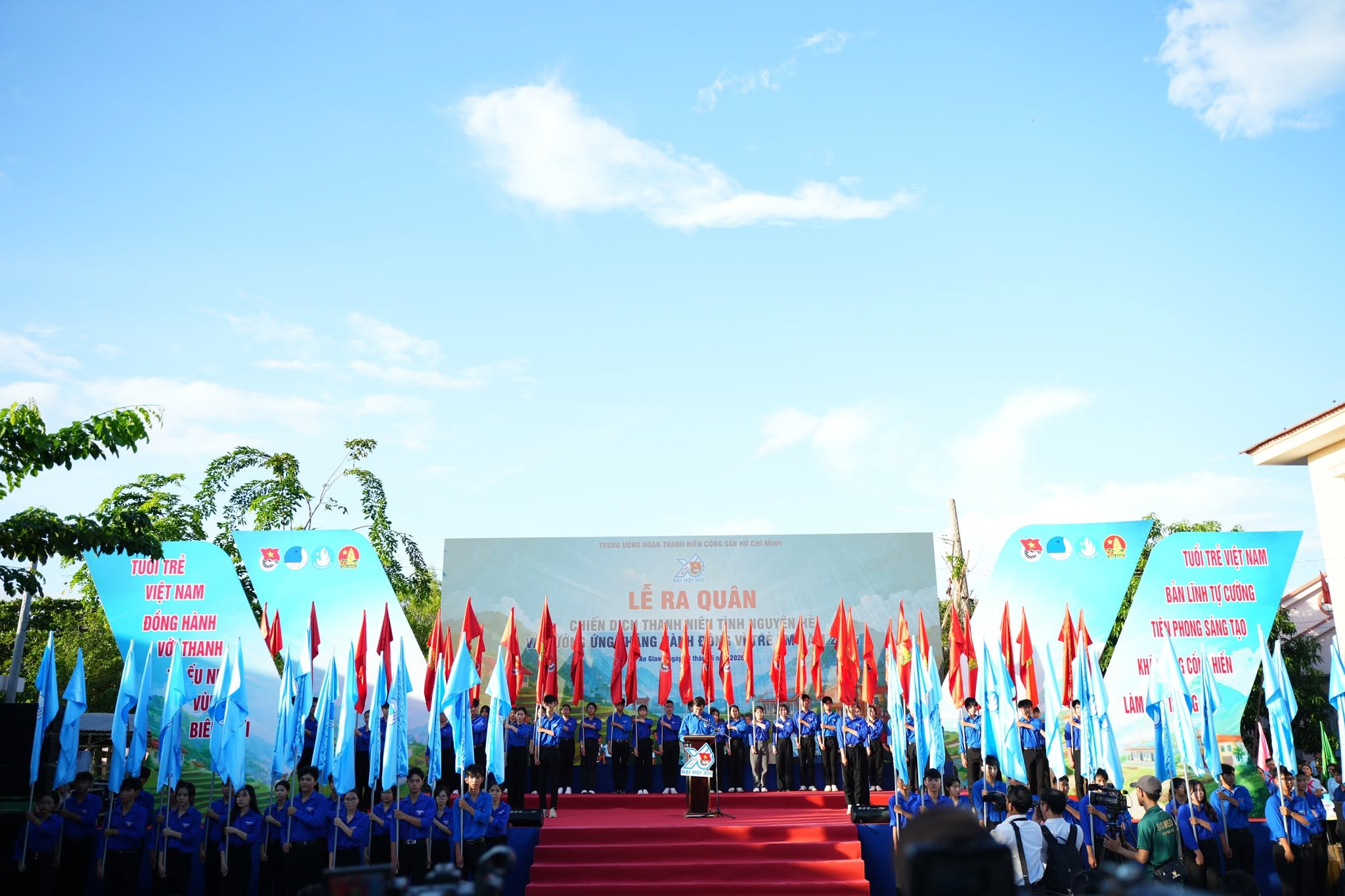 CHIẾN DỊCH THANH NIÊN TÌNH NGUYỆN HÈ
