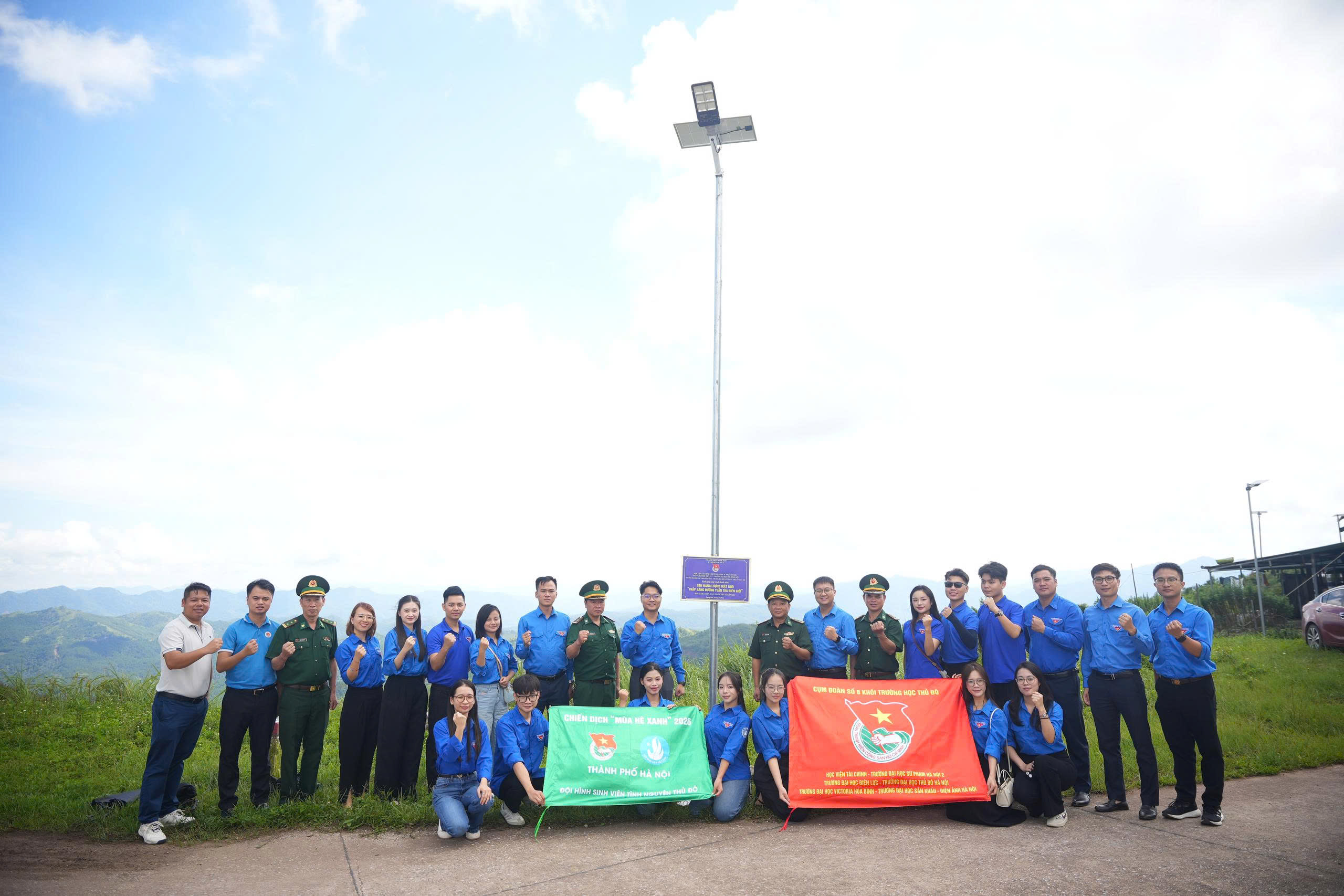 Tuổi trẻ Cụm đoàn số 8 Khối trường học Thành đoàn Hà Nội thắp sáng đường biên cương tại tỉnh Lạng Sơn