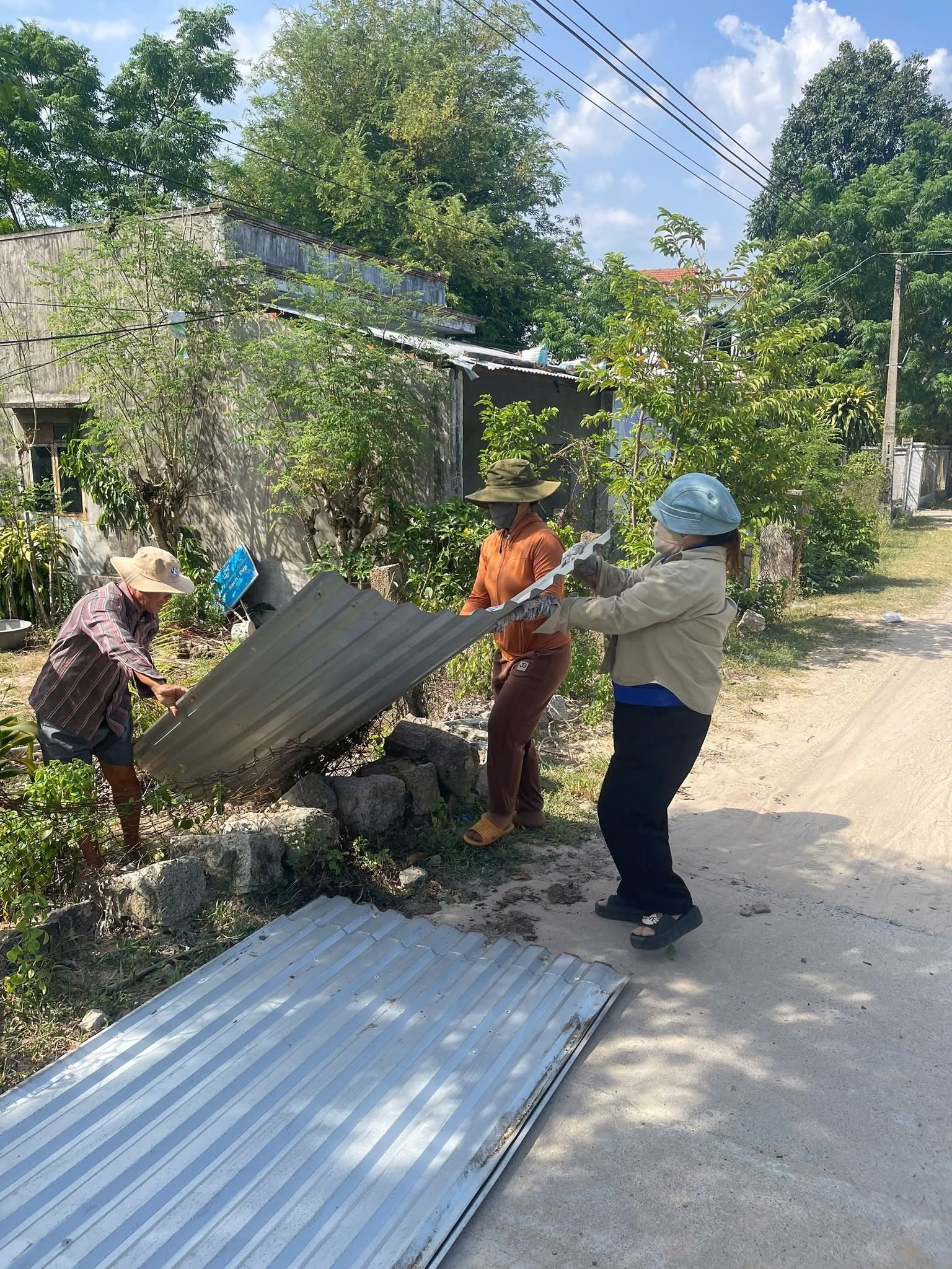 HOÀ XUÂN -  CHƯƠNG TRÌNH HÀNH QUÂN XANH - HỖ TRỢ NHÂN DÂN, BÀN GIAO MẶT BẰNG THỰC HIỆN DỰ ÁN