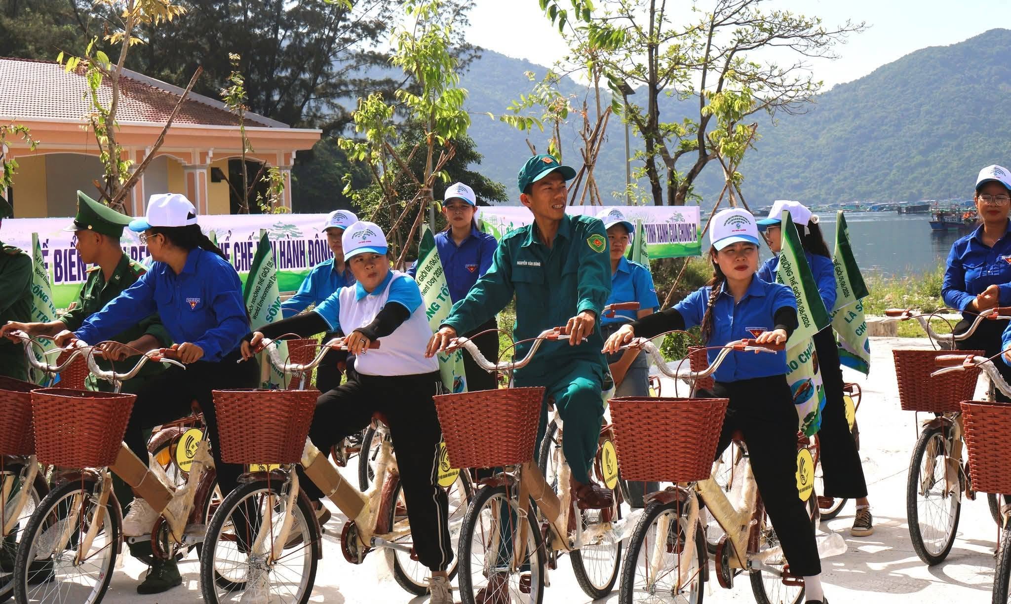 ĐOÀN THANH NIÊN XÃ THAM GIA LỄ HƯỞNG ỨNG TOÀN DÂN CHUNG TAY BẢO VỆ MÔI TRƯỜNG VÌ MỘT VIỆT NAM XANH - SẠCH - ĐẸP