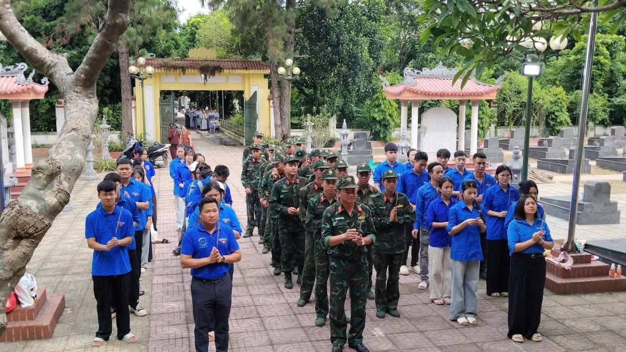 TUỔI TRẺ TRƯỜNG ĐẠI HỌC LÂM NGHIỆP THAM GIA HOẠT ĐỘNG “ĐỀN ƠN ĐÁP NGHĨA” TẠI NGHĨA TRANG LIỆT SĨ THỦY XUÂN TIÊN