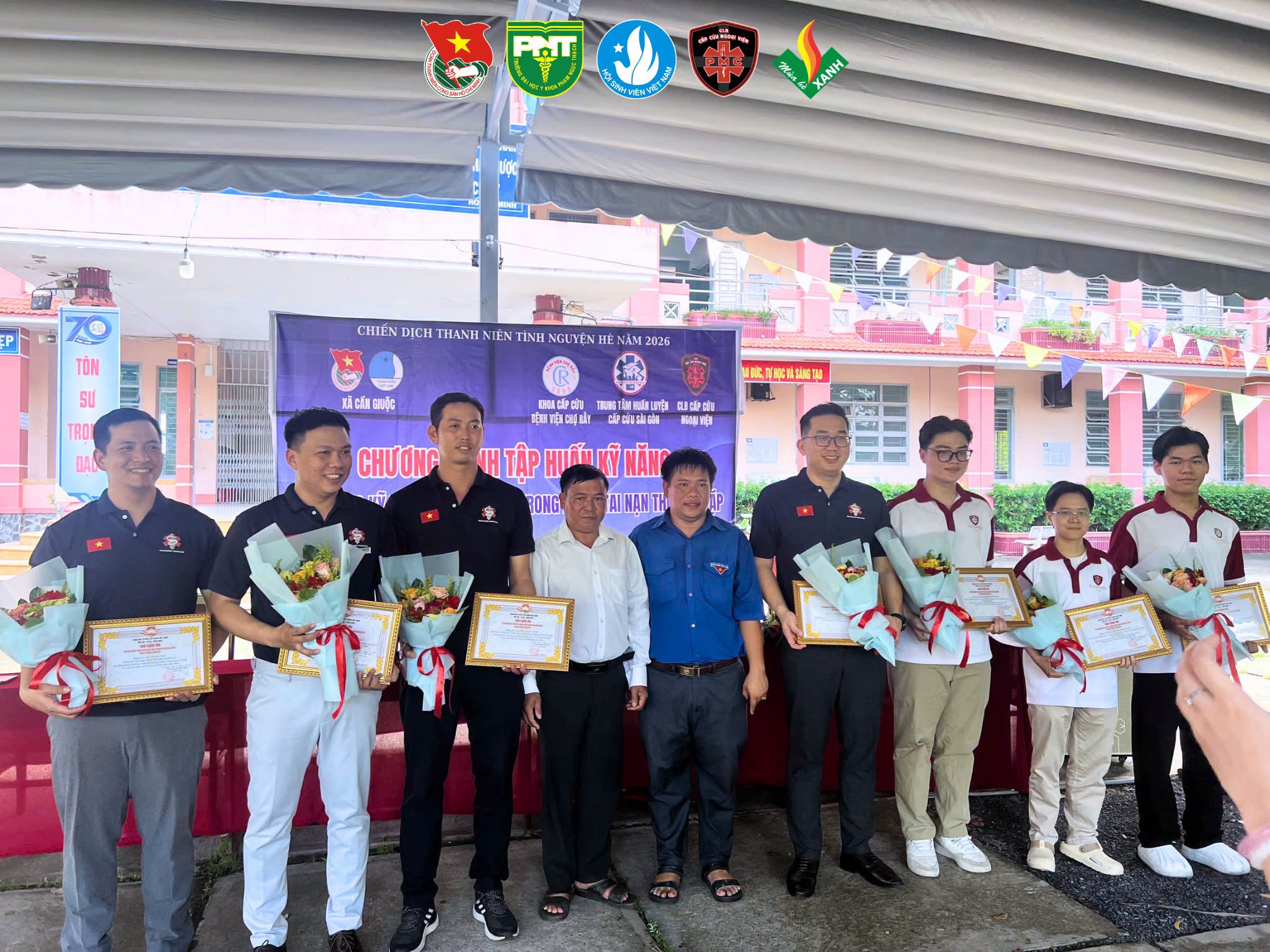 Đội hình Truyền thông giáo dục sức khỏe (CLB Cấp cứu Ngoại viện) phối hợp cùng với Đoàn xã Cần Giuộc, tỉnh Tây Ninh tổ chức chương trình "Tập huấn Kỹ năng Ứng dụng Kỹ thuật Sơ Cấp cứu trong Xử lý tai nạn thường gặp"