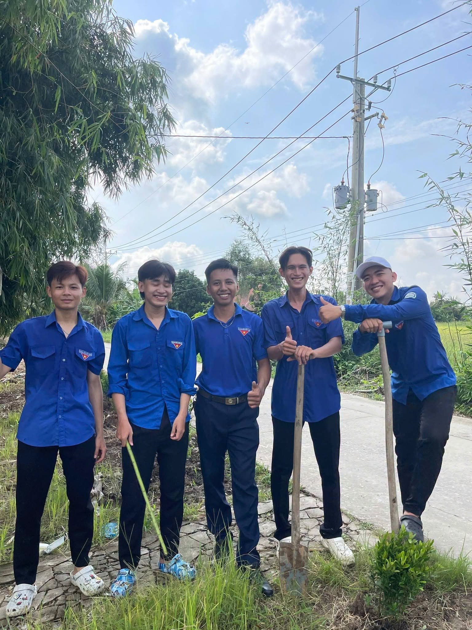 TUỔI TRẺ ĐẠI HỌC KIÊN GIANG CHUNG TAY XÂY DỰNG TUYẾN ĐƯỜNG "SÁNG – XANH – SẠCH – ĐẸP – AN TOÀN"