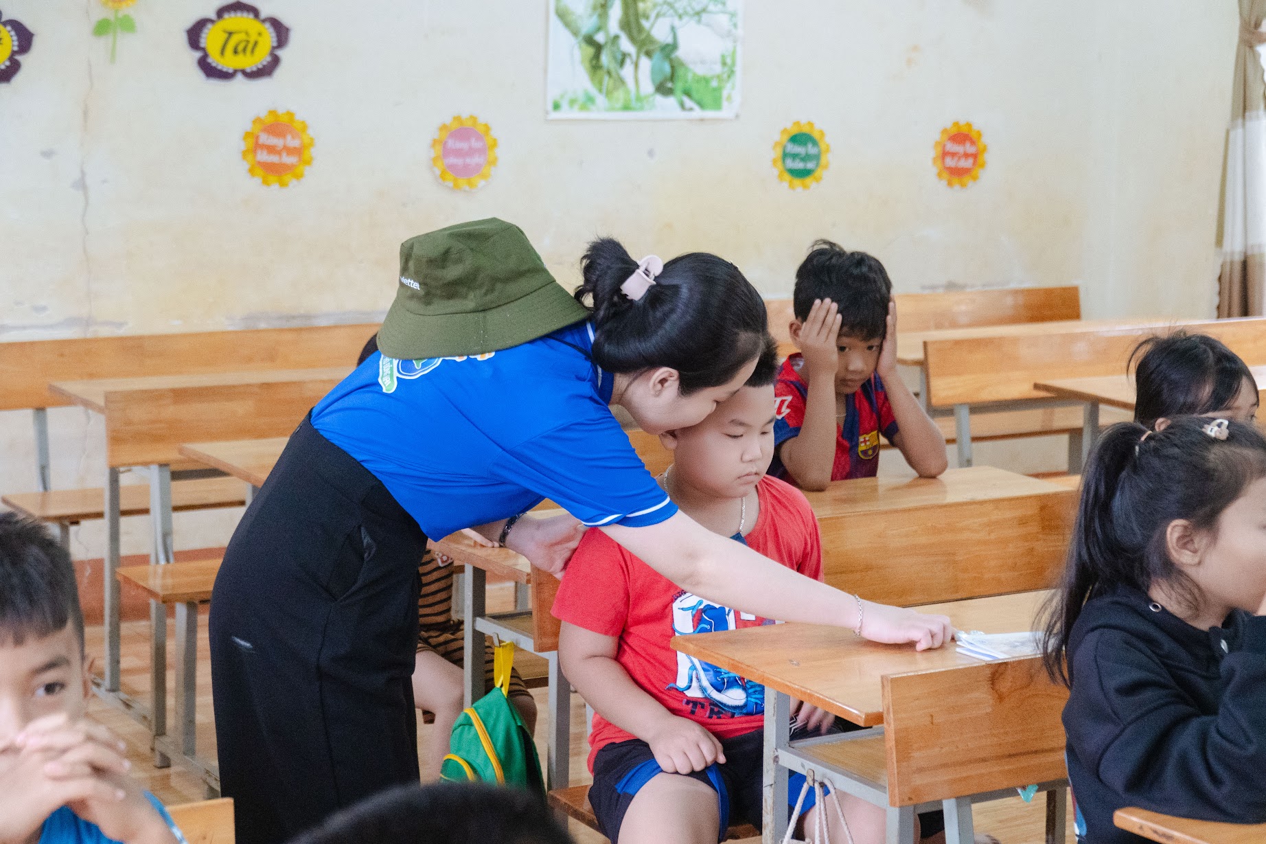 Phổ cập kiến thức tin học, ngoại ngữ