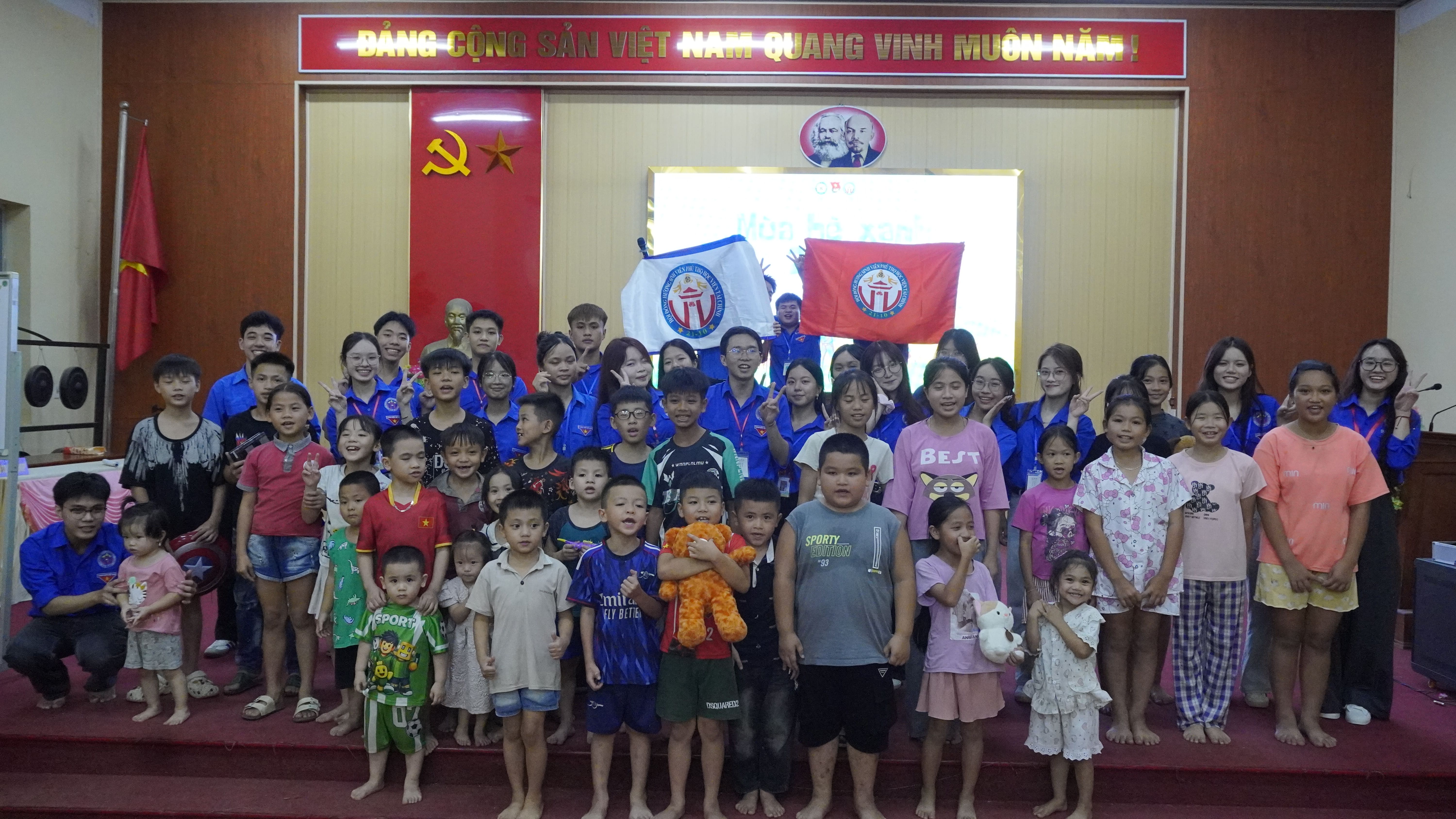 Tổ chức sinh hoạt hè , giáo dục kỹ năng mềm cho trẻ