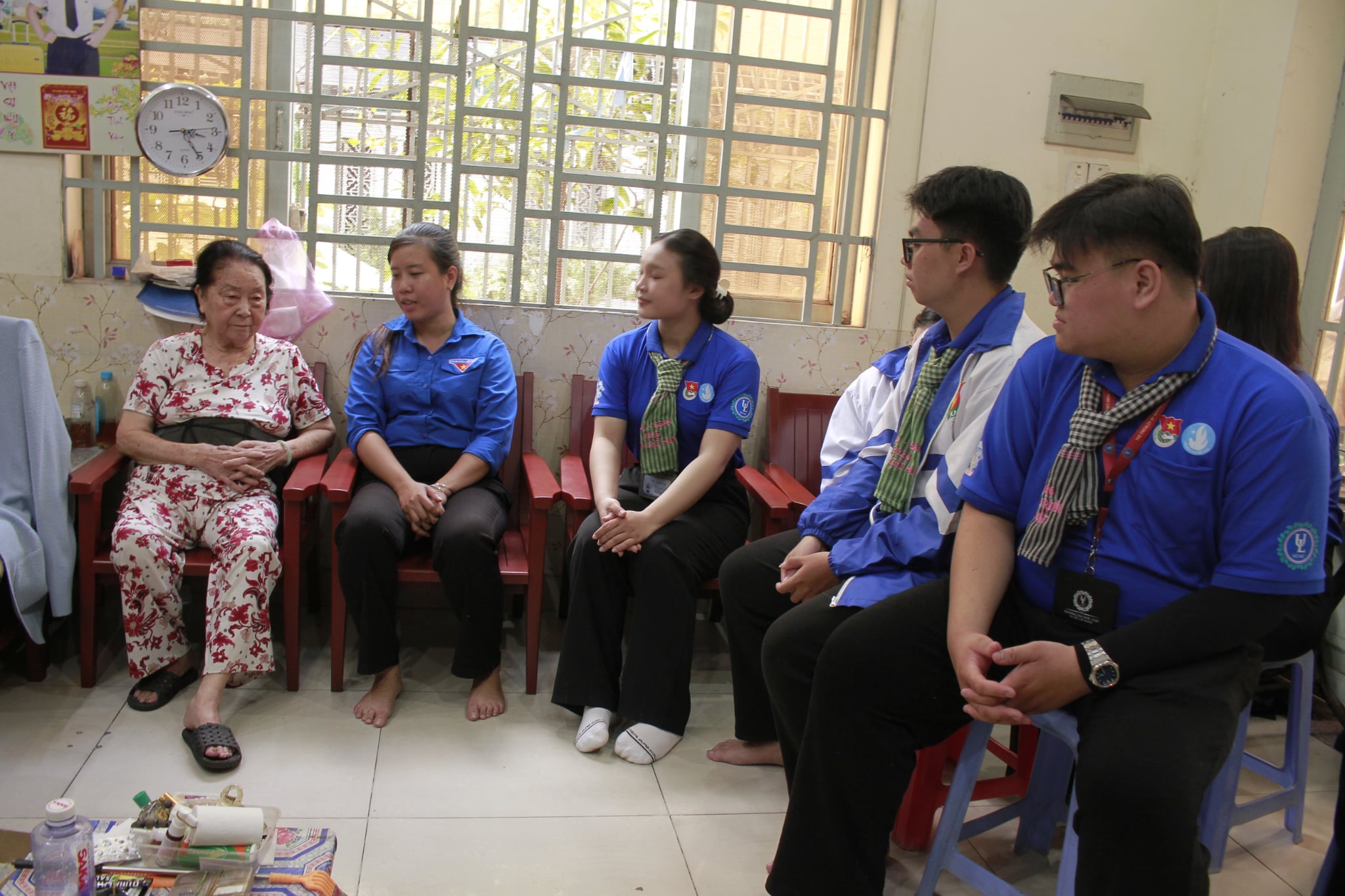 Thăm gia đình chính sách tại phường Phú Thọ Hòa, TP. HCM