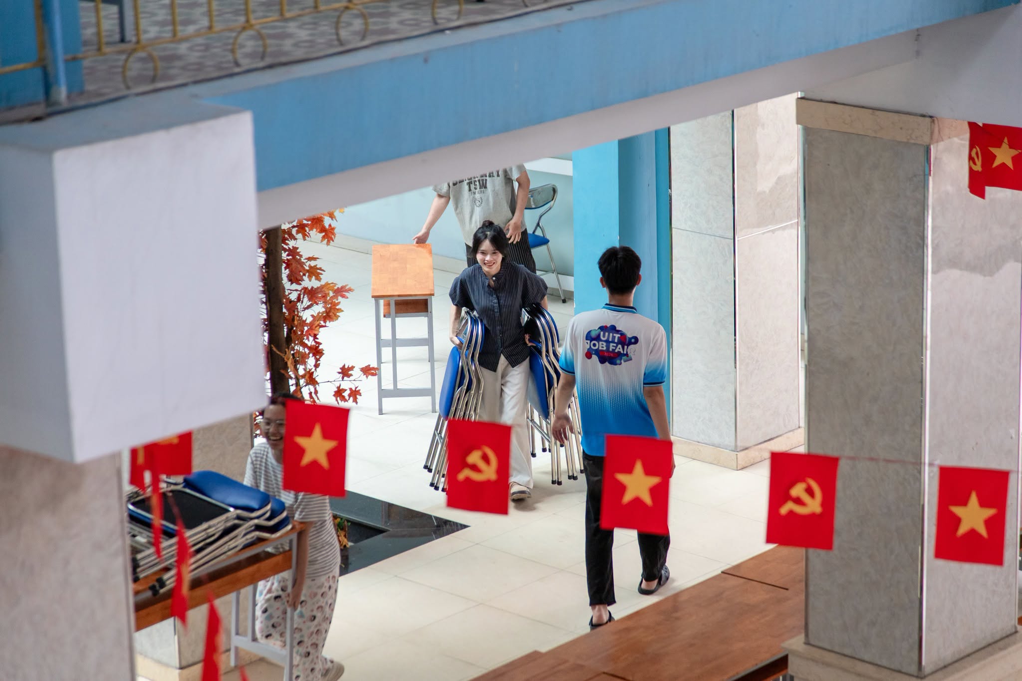 [MÙA HÈ XANH 2026 | XUNG KÍCH] [HỖ TRỢ VẬN CHUYỂN VÀ BỐ TRÍ BÀN GHẾ PHÒNG HỌC MỚI]
