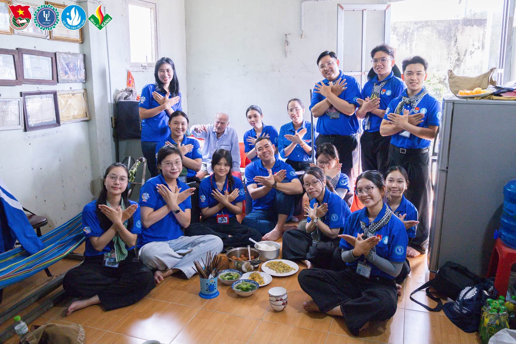 Bữa cơm nghĩa tình và trao tặng quà gia đình chính sách tại phường Long Phước, TP. Hồ Chí Minh