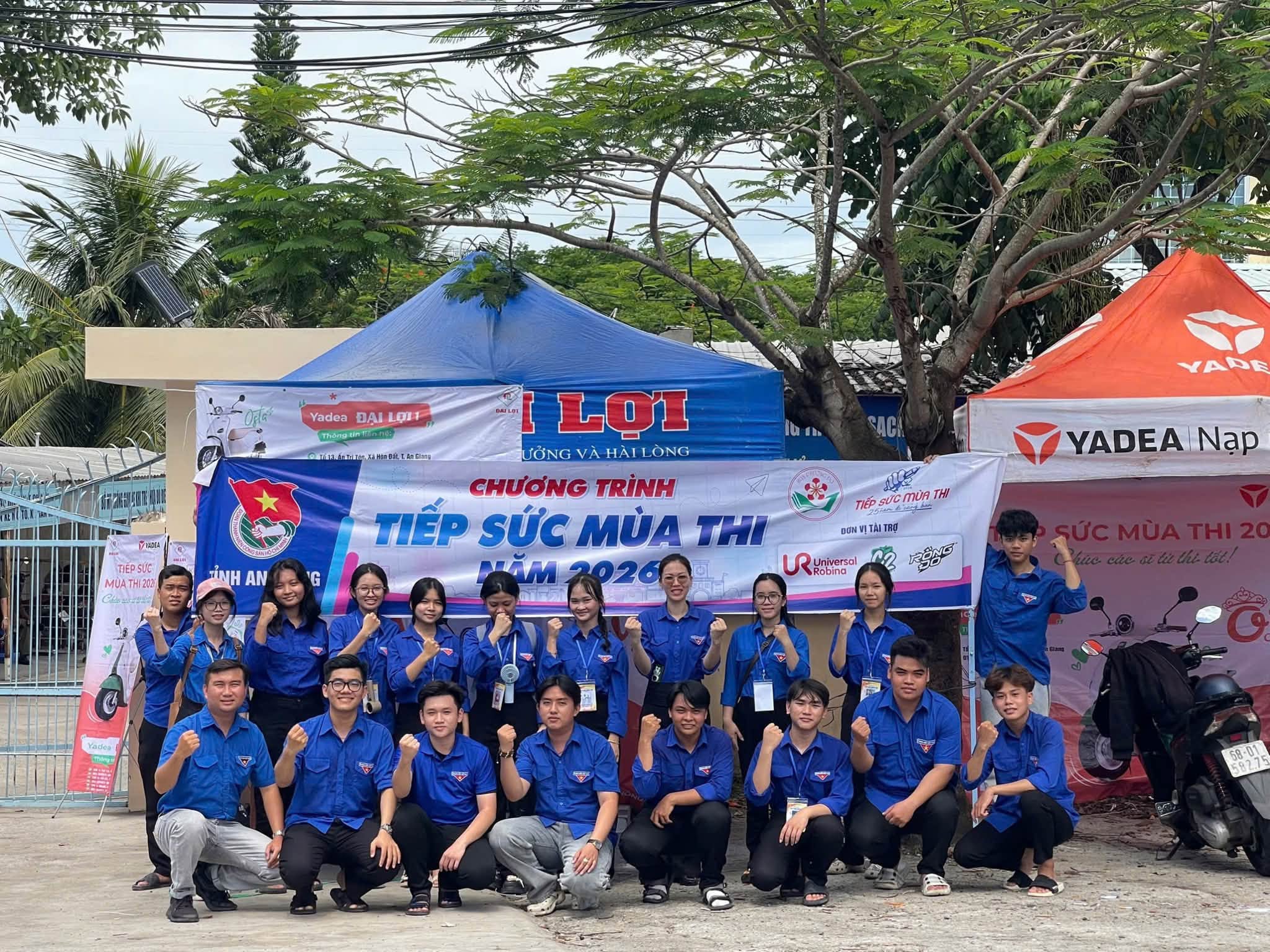 ĐOÀN KHOA THÔNG TIN VÀ TRUYỀN THÔNG THAM GIA TIẾP SỨC MÙA THI 2026