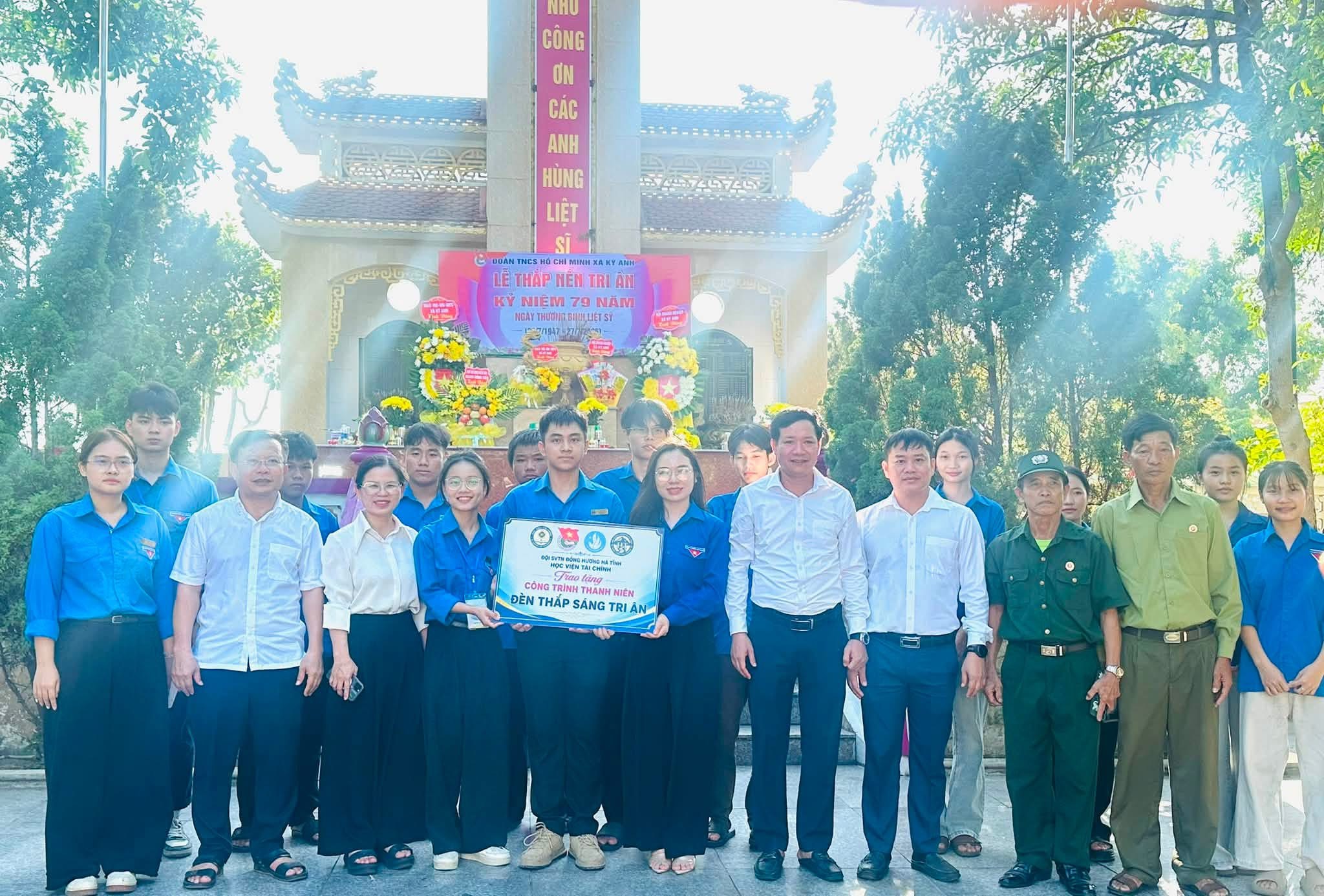 Đèn thắp sáng tri tân