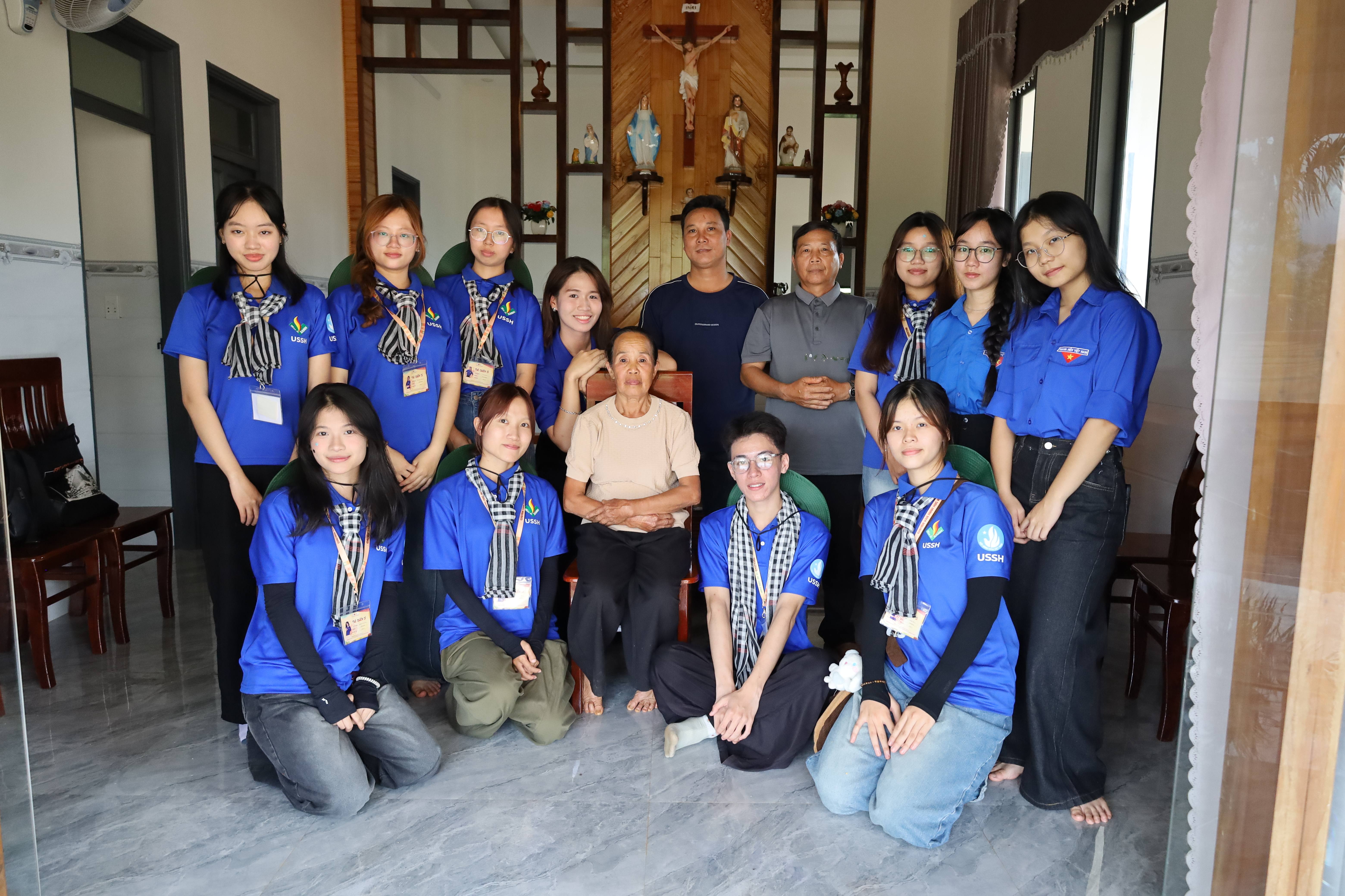 Những phần quà nối dài nghĩa tình ở Đắk Sắk