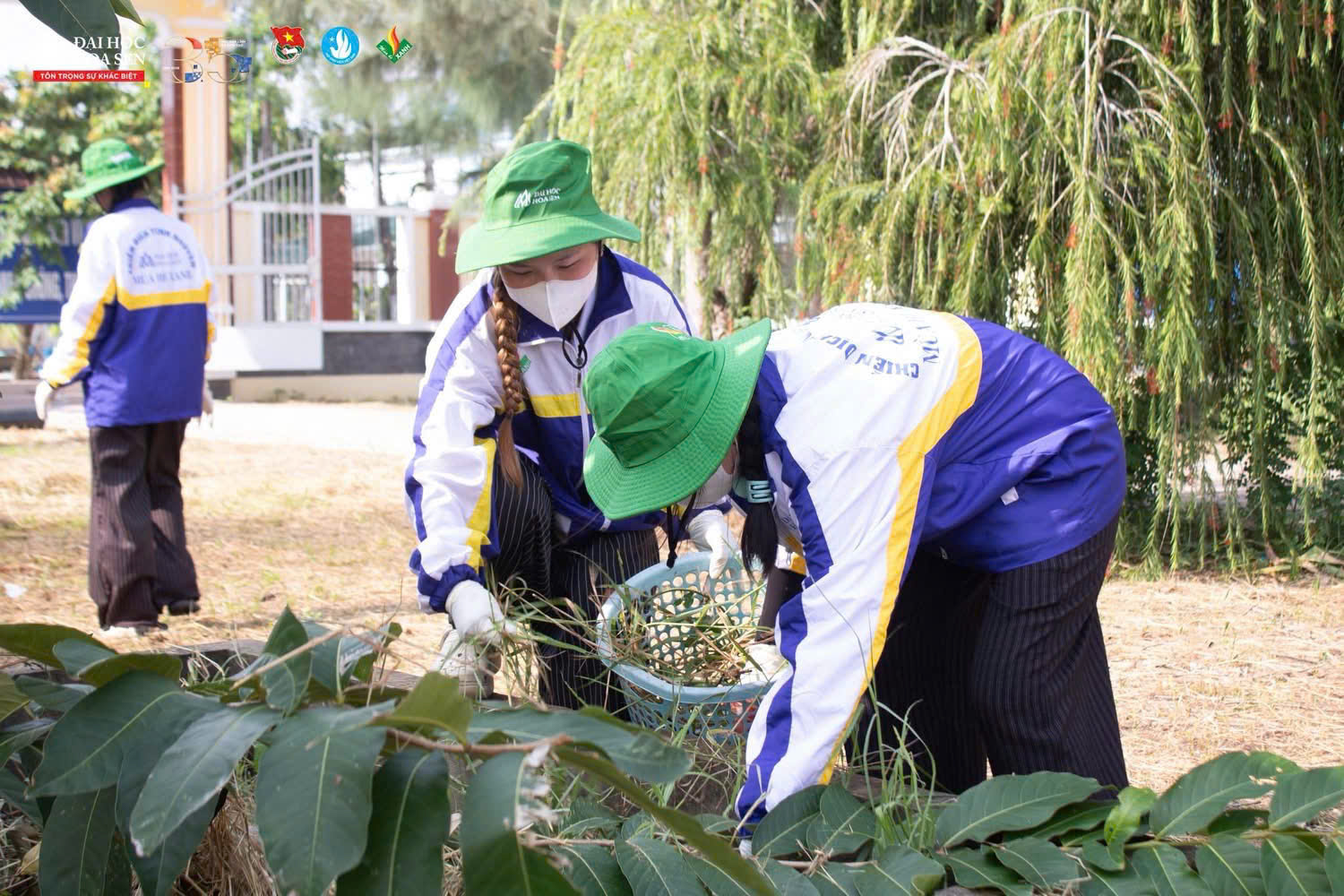 DỌN DẸP ĐỀN THỜ