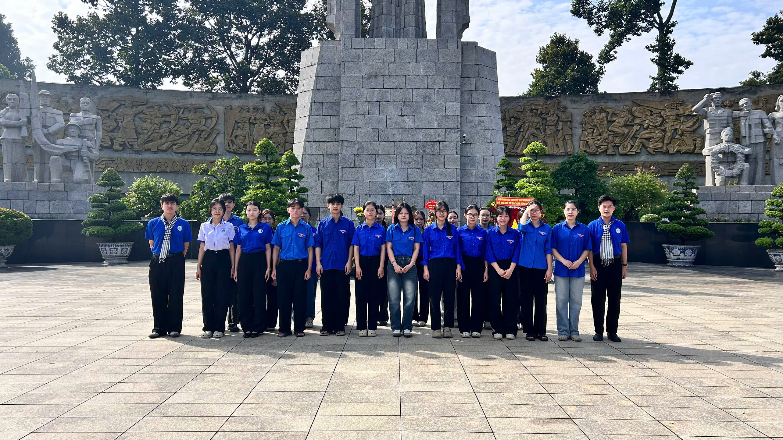UFM - Hoạt động "Ngọn lửa tri ân"