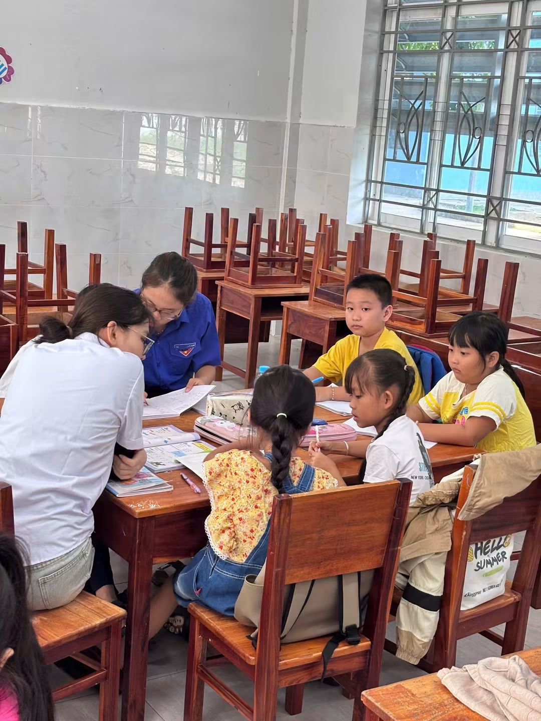 BUỔI HỌC THỨ 2 TẠI TRƯỜNG TIỂU HỌC TÓC TIÊN