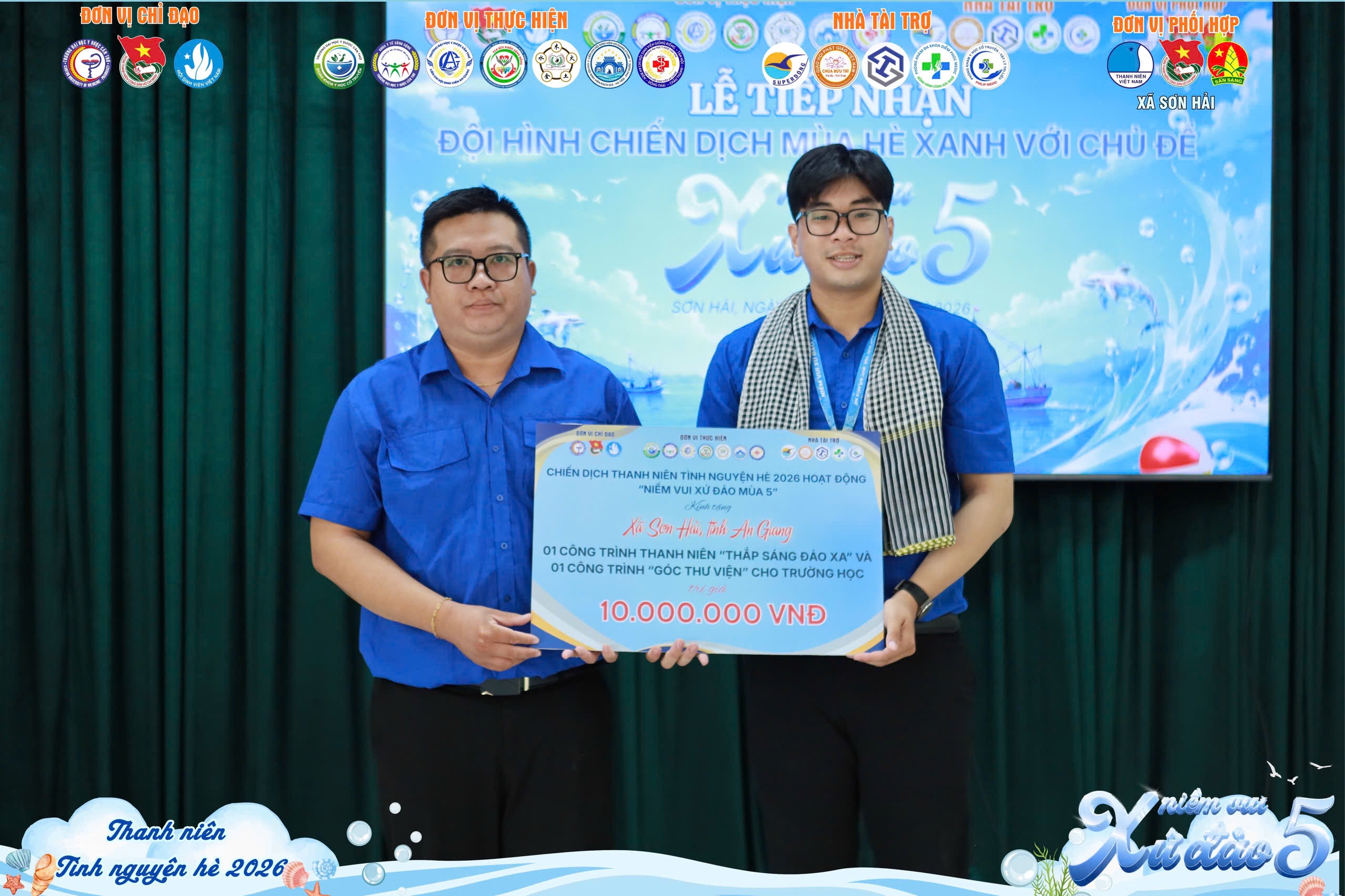Trao tặng công trình thanh niên trị giá 10 triệu đồng