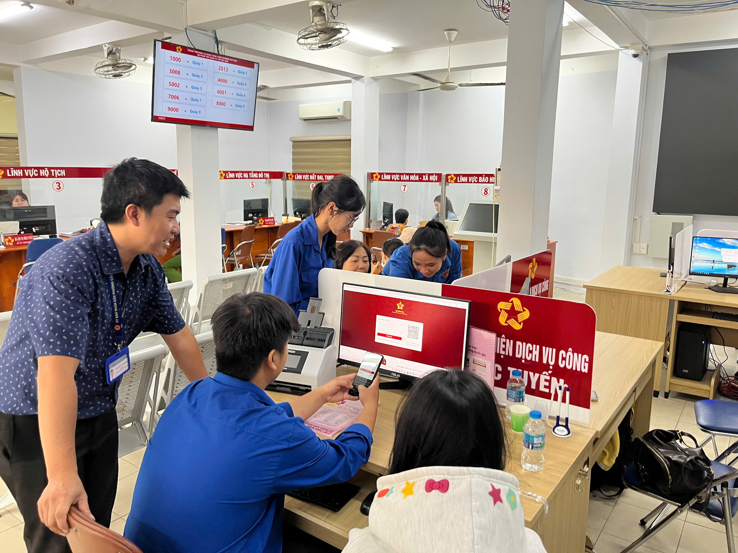 Chiến sĩ Mùa hè xanh UFM tiên phong chuyển đổi số