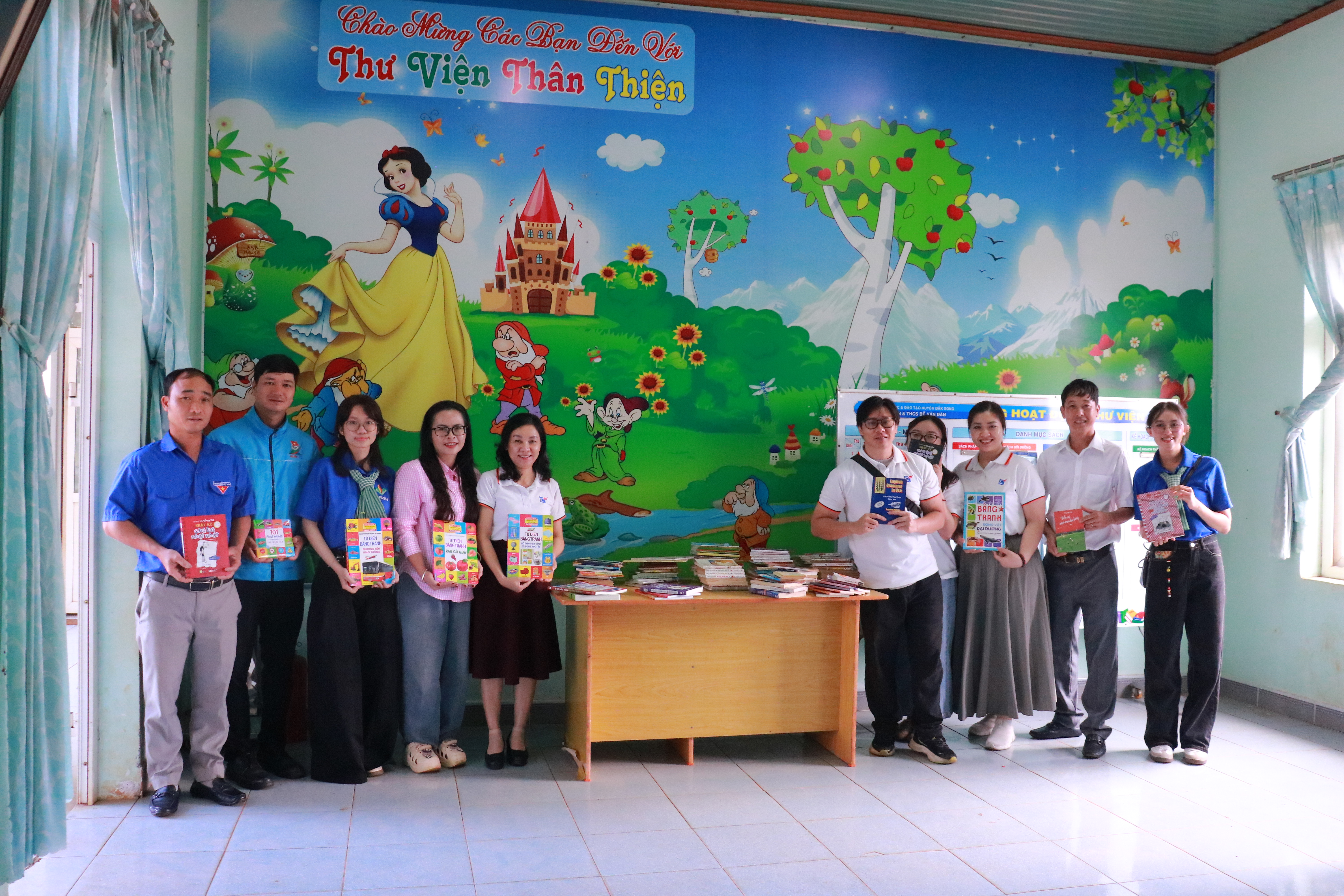 Công trình thanh niên: Tủ sách cho em