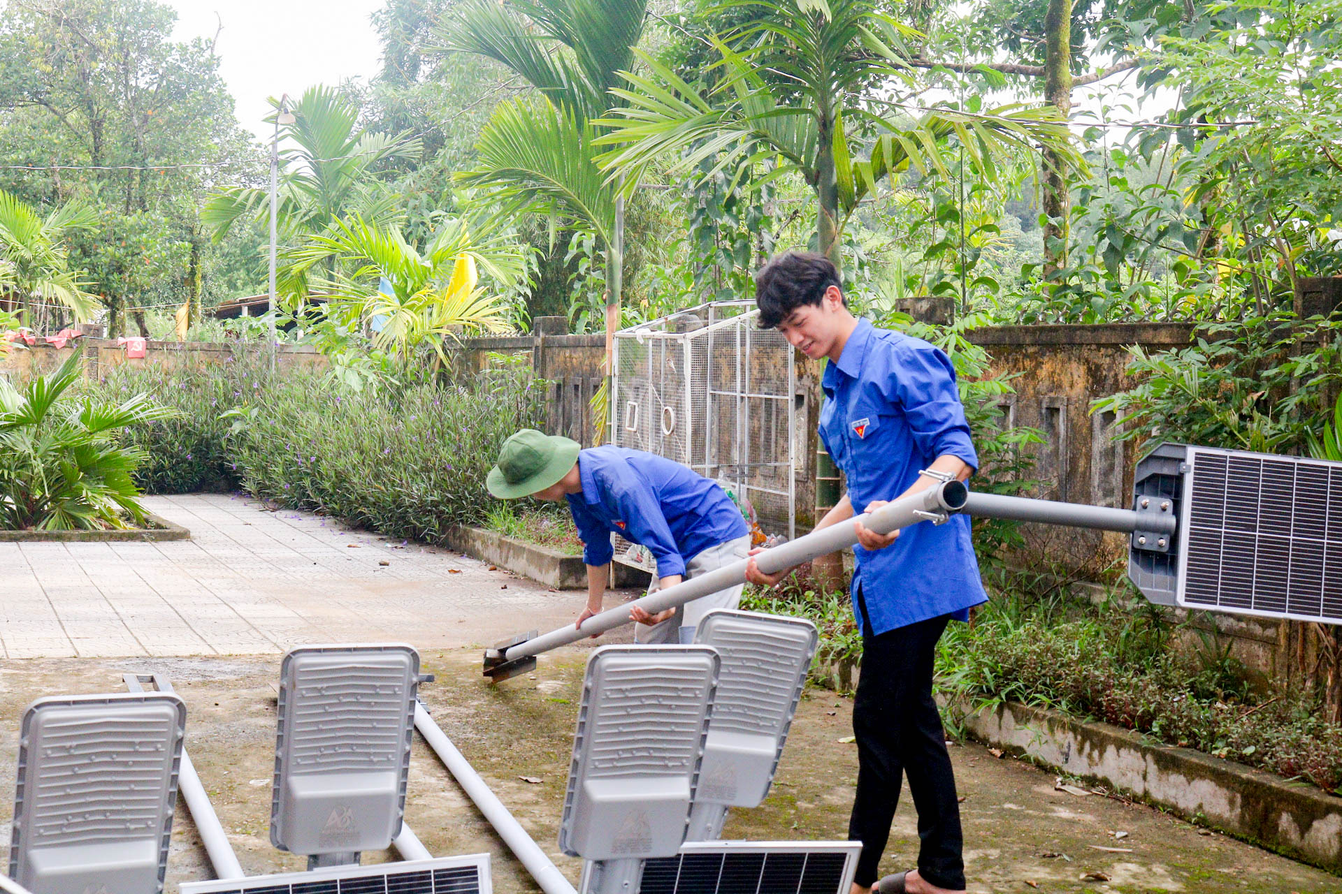 ẢNH CHƯƠNG TRÌNH "THẮP SÁNG BIÊN CƯƠNG" TRƯỜNG ĐẠI HỌC PHÚ XUÂN
