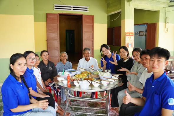 [TBD]"Bữa cơm nghĩa tình"