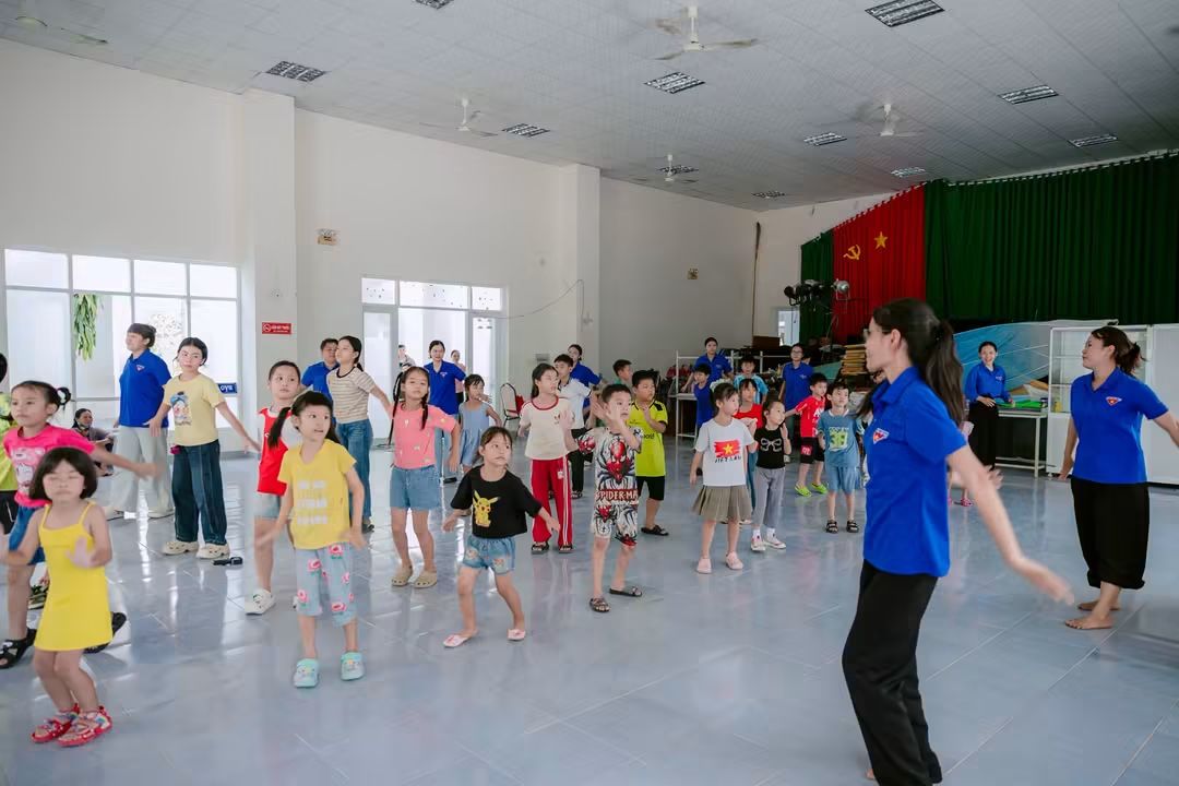 NHẢY SÔI ĐỘNG CÙNG MÙA HÈ
