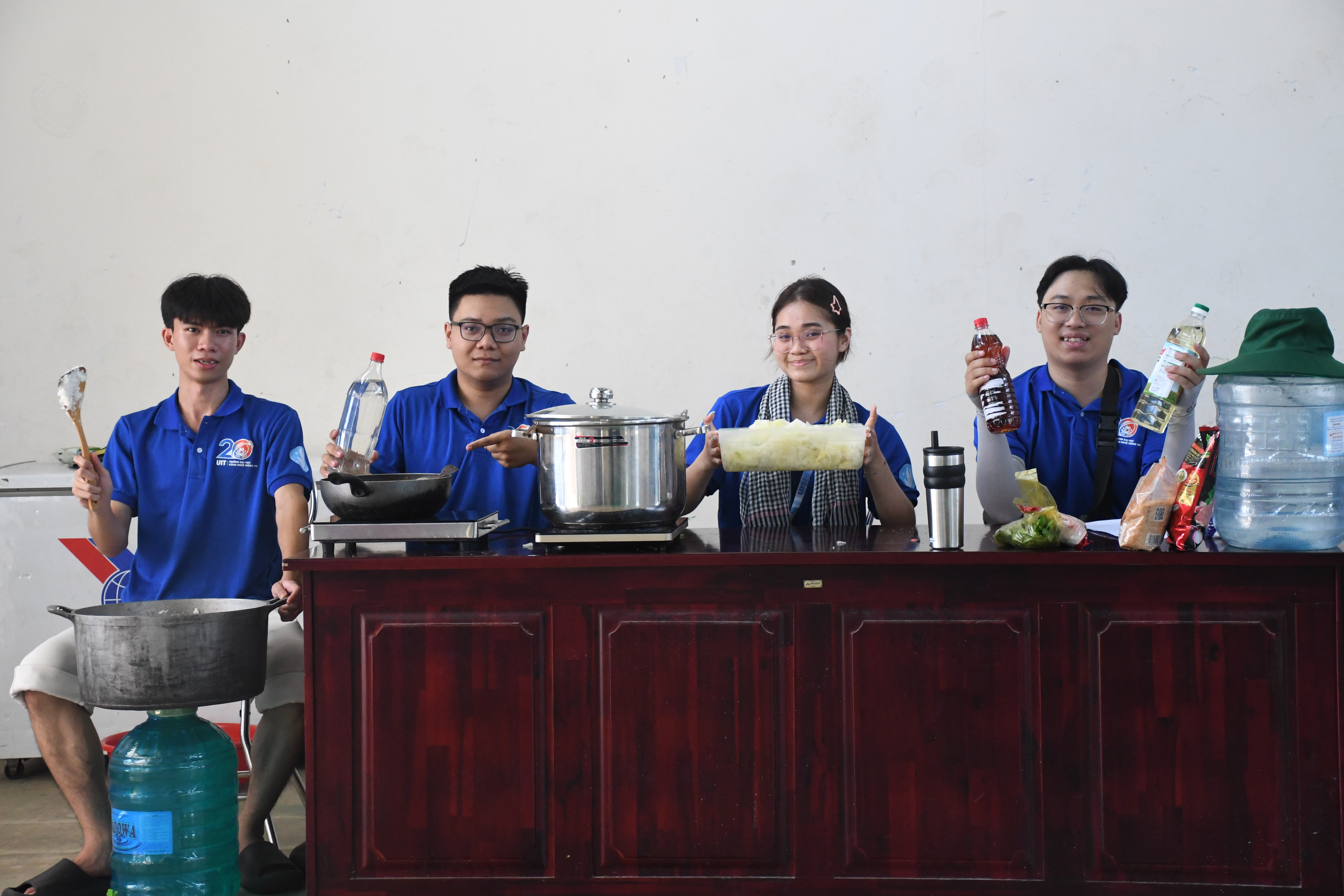 Nấu cơm ngày đầu tiên