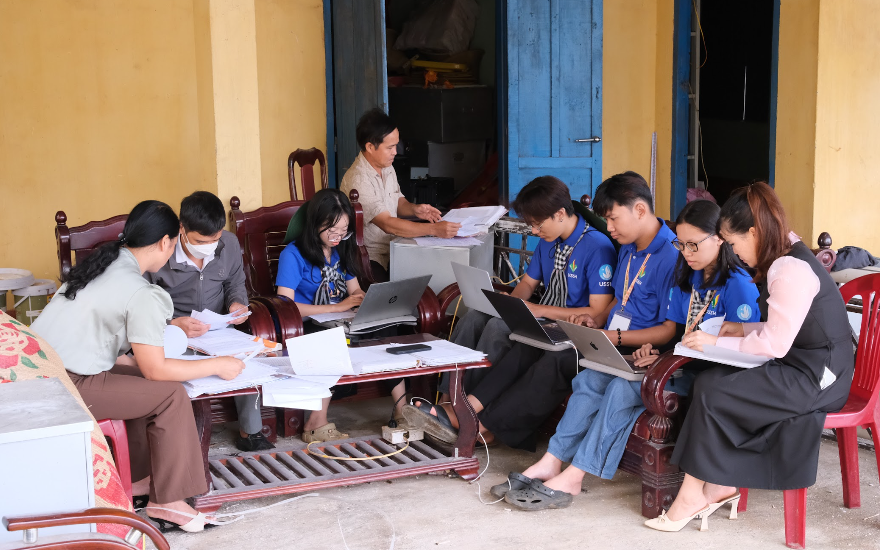 Hỗ trợ chỉnh lý, lưu trữ và số hóa hồ sơ tại Đảng ủy xã