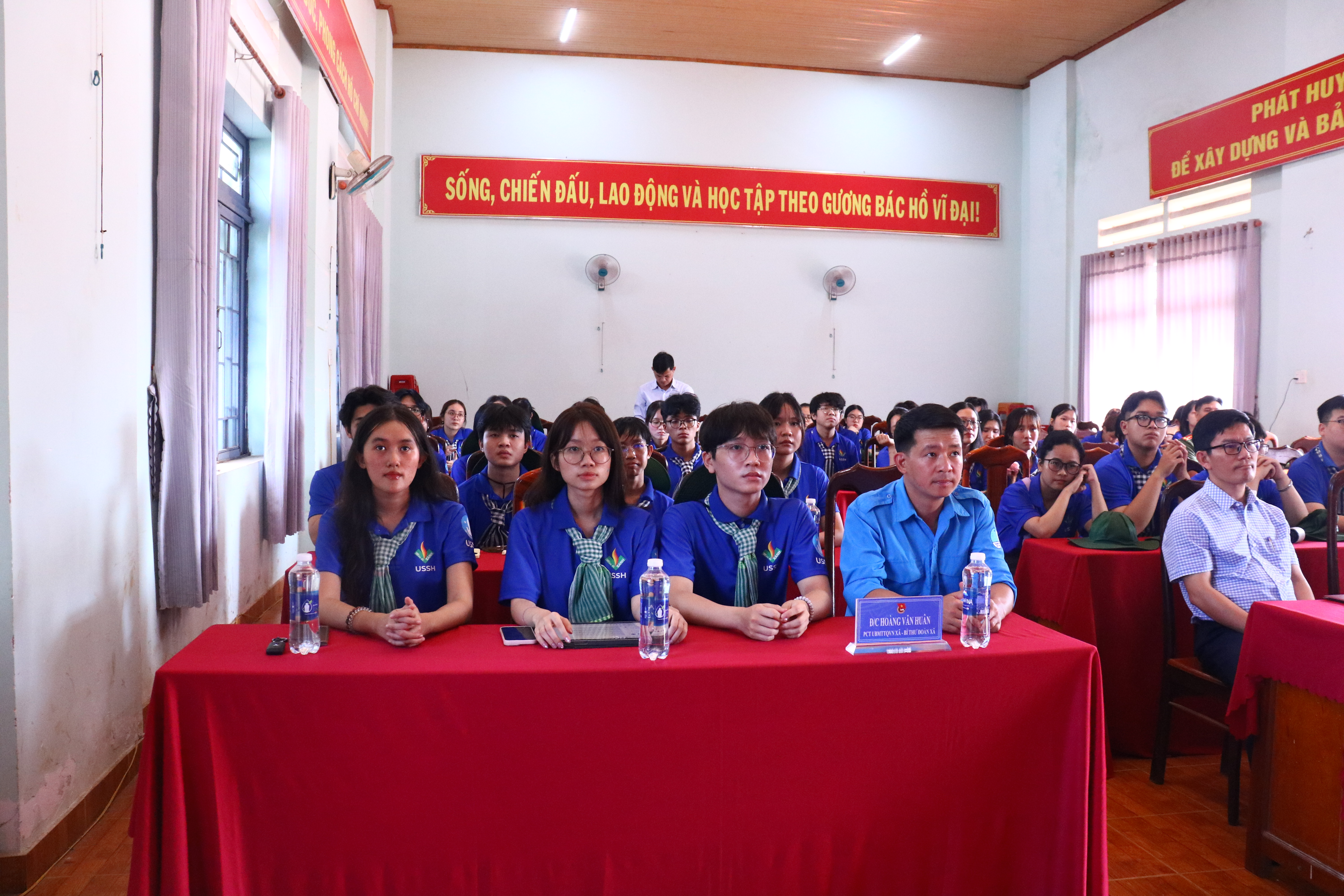Di chuyển đến địa bàn và tham gia lễ nhận quân